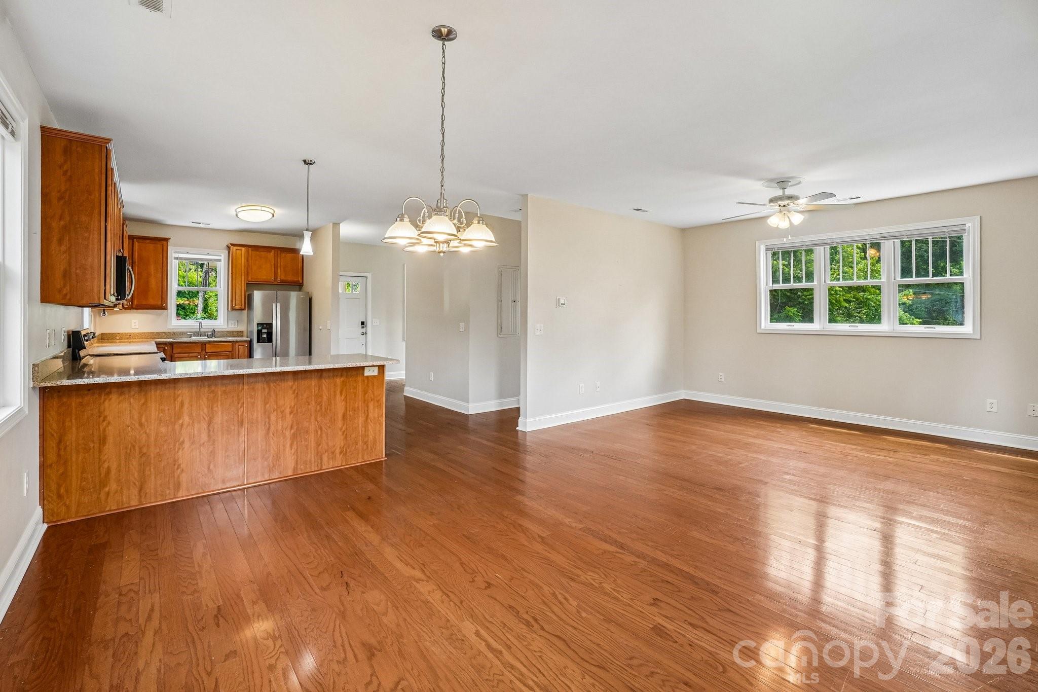 25 Houston Street Property Photo 34