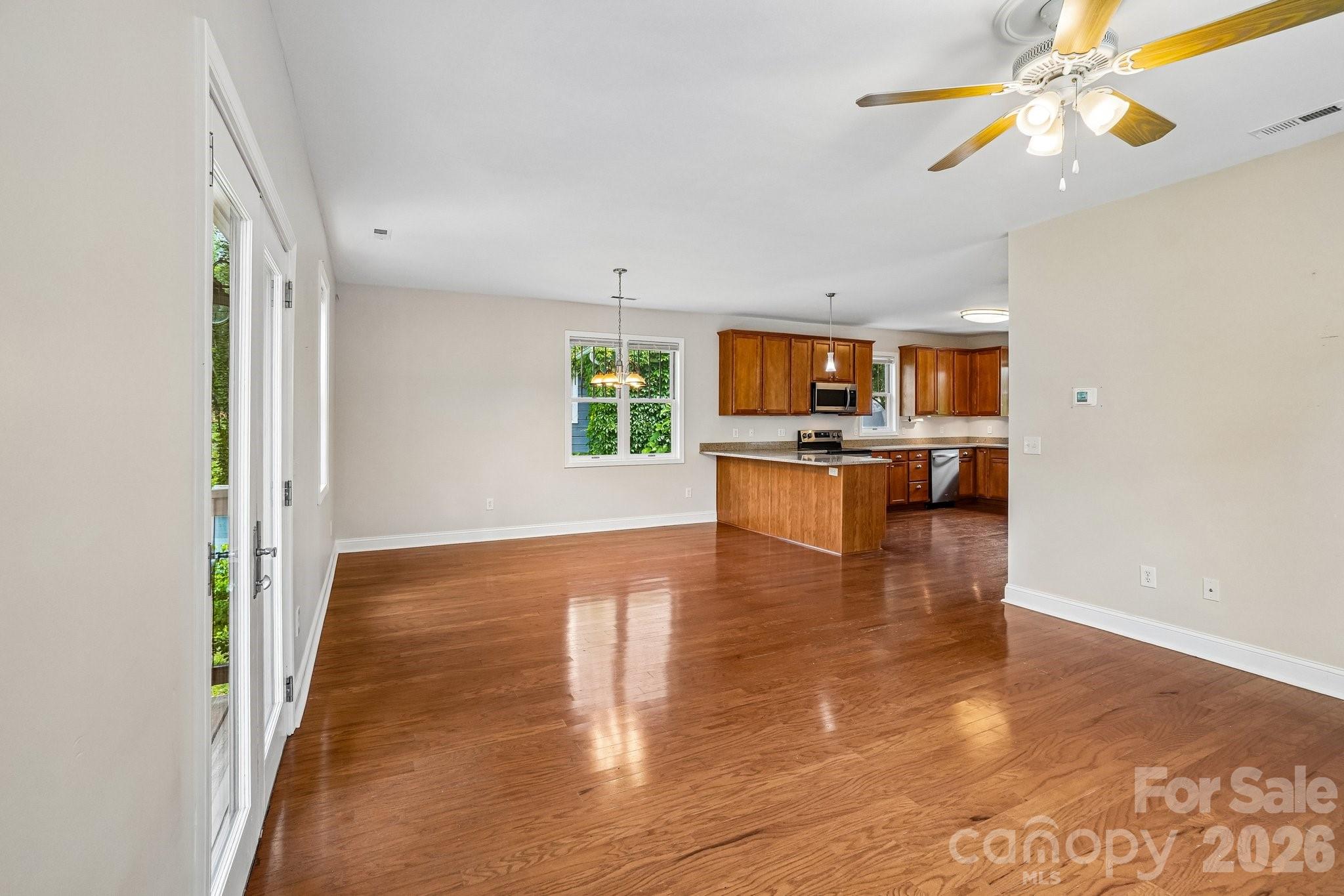 25 Houston Street Property Photo 35