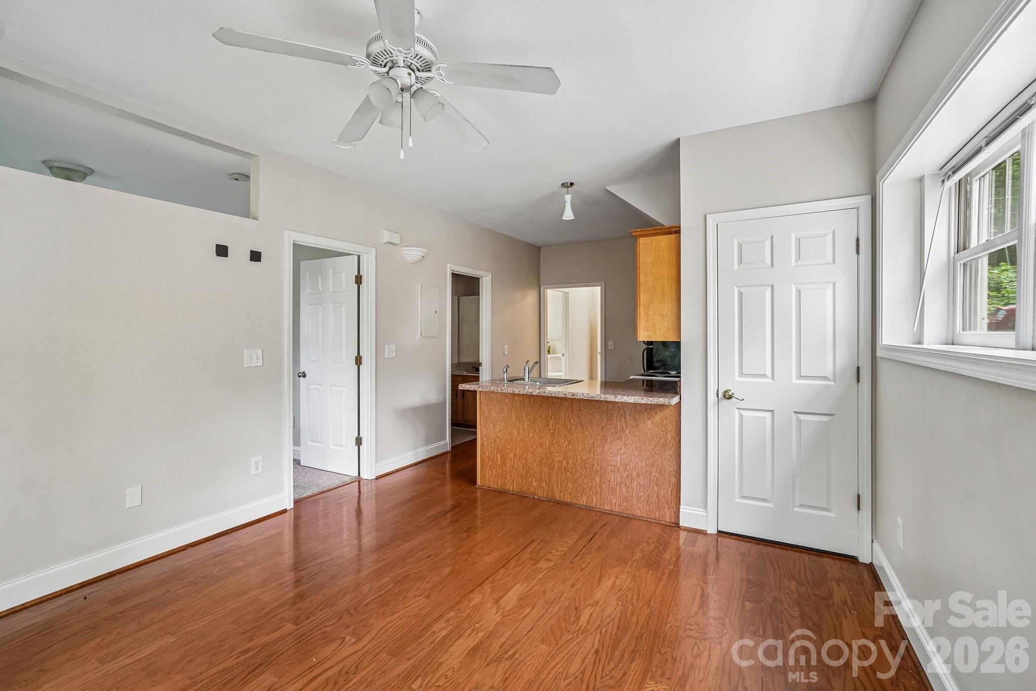 25 Houston Street Property Photo 43