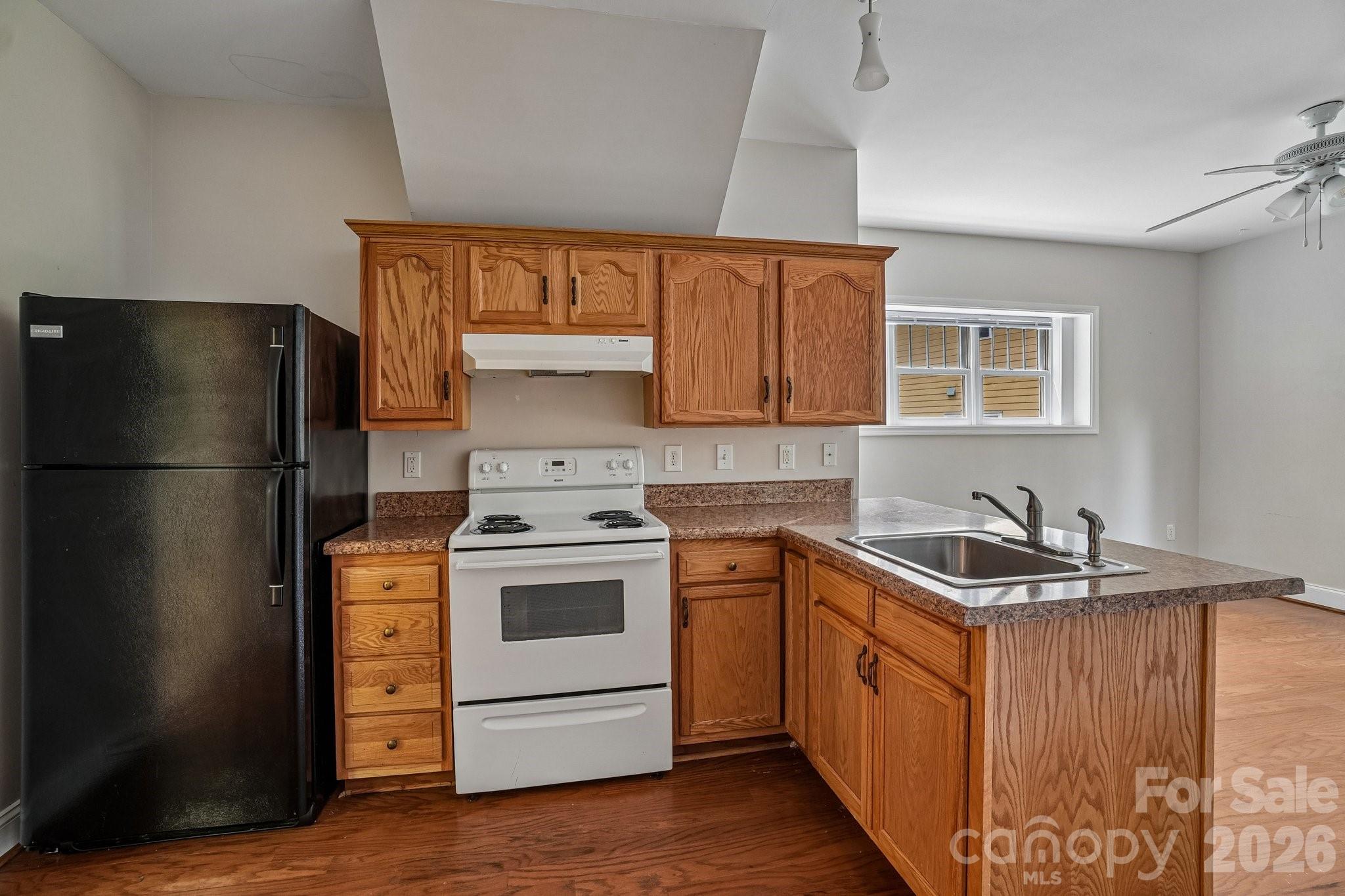 25 Houston Street Property Photo 48