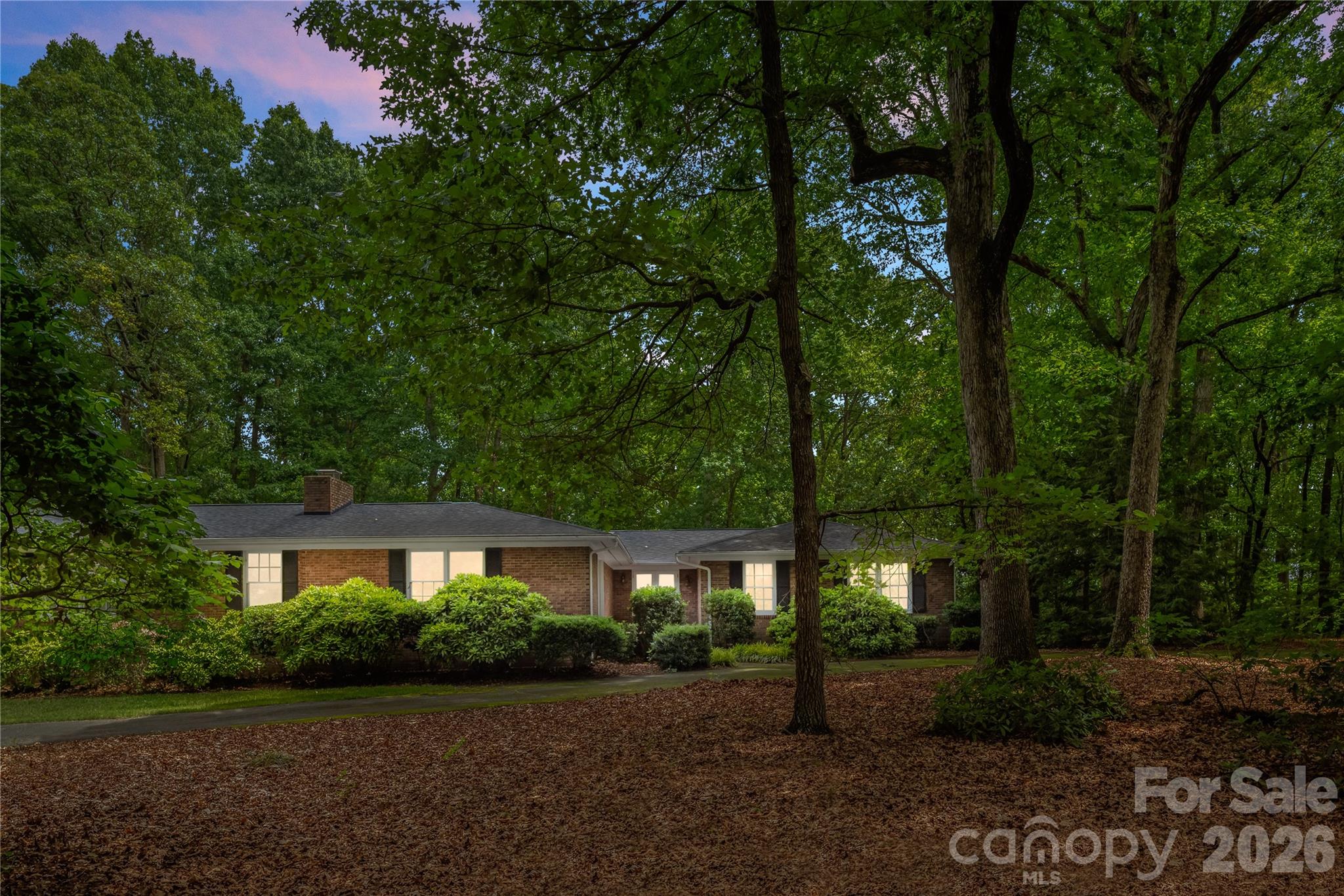 2038 Skyway Drive Property Photo 3