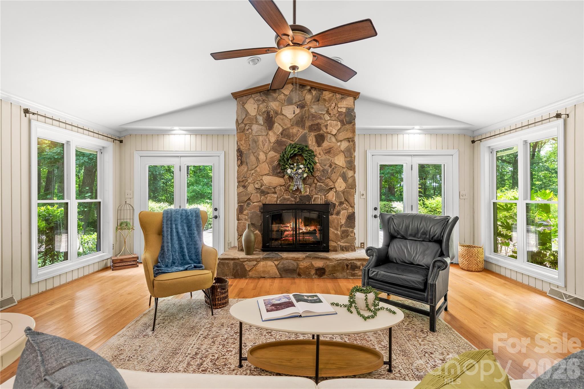 2038 Skyway Drive Property Photo 6