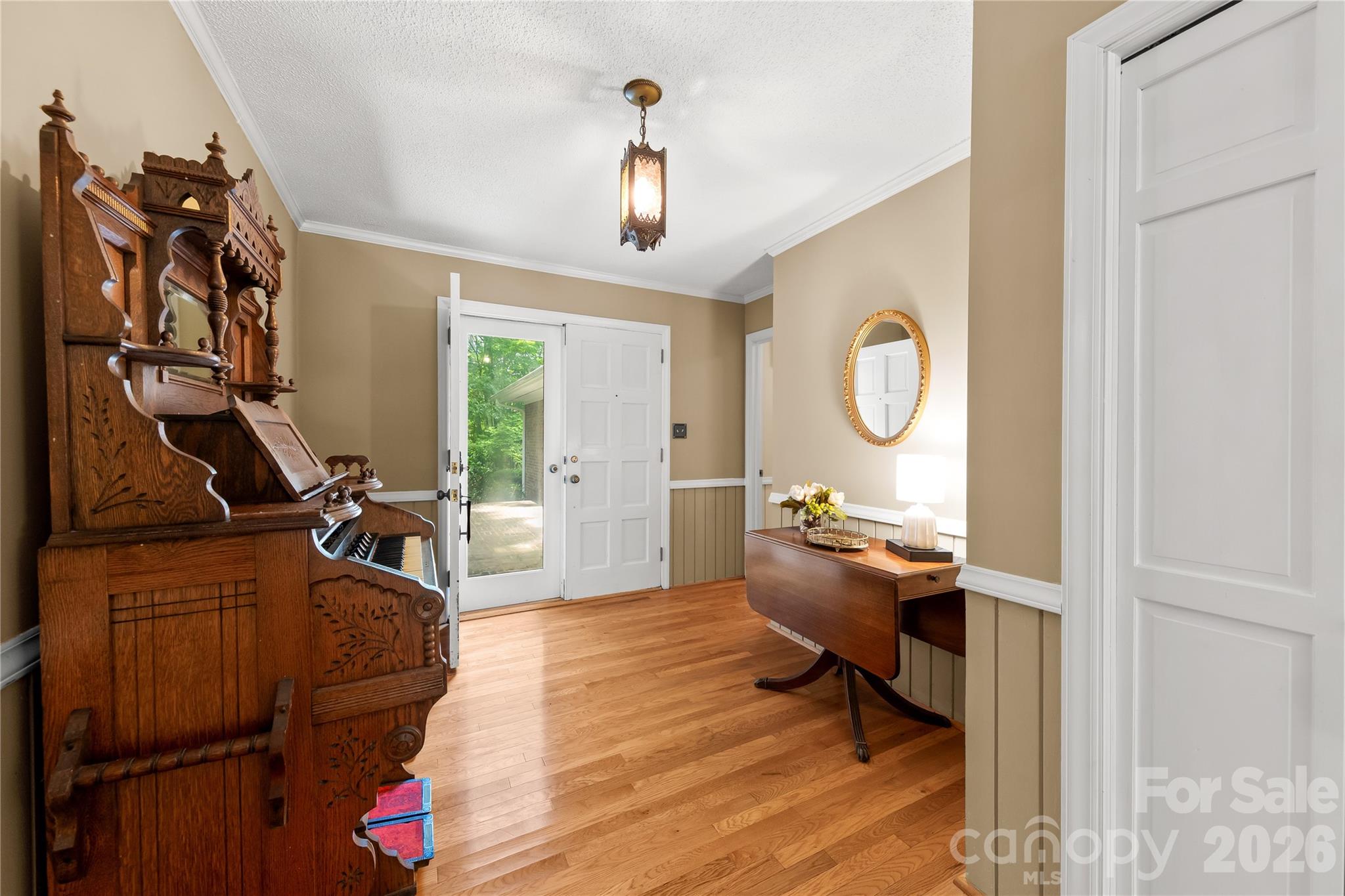 2038 Skyway Drive Property Photo 11