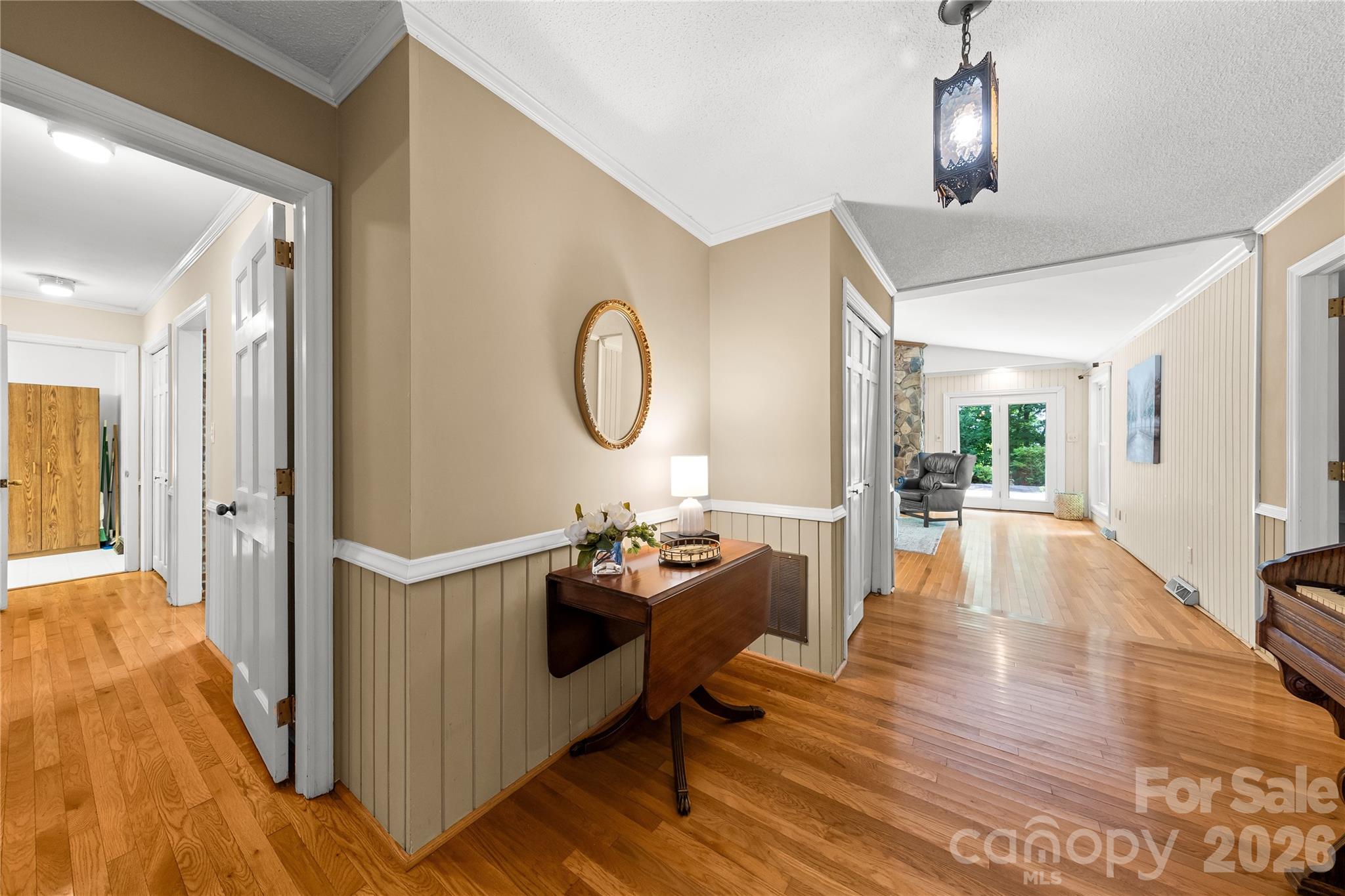 2038 Skyway Drive Property Photo 12