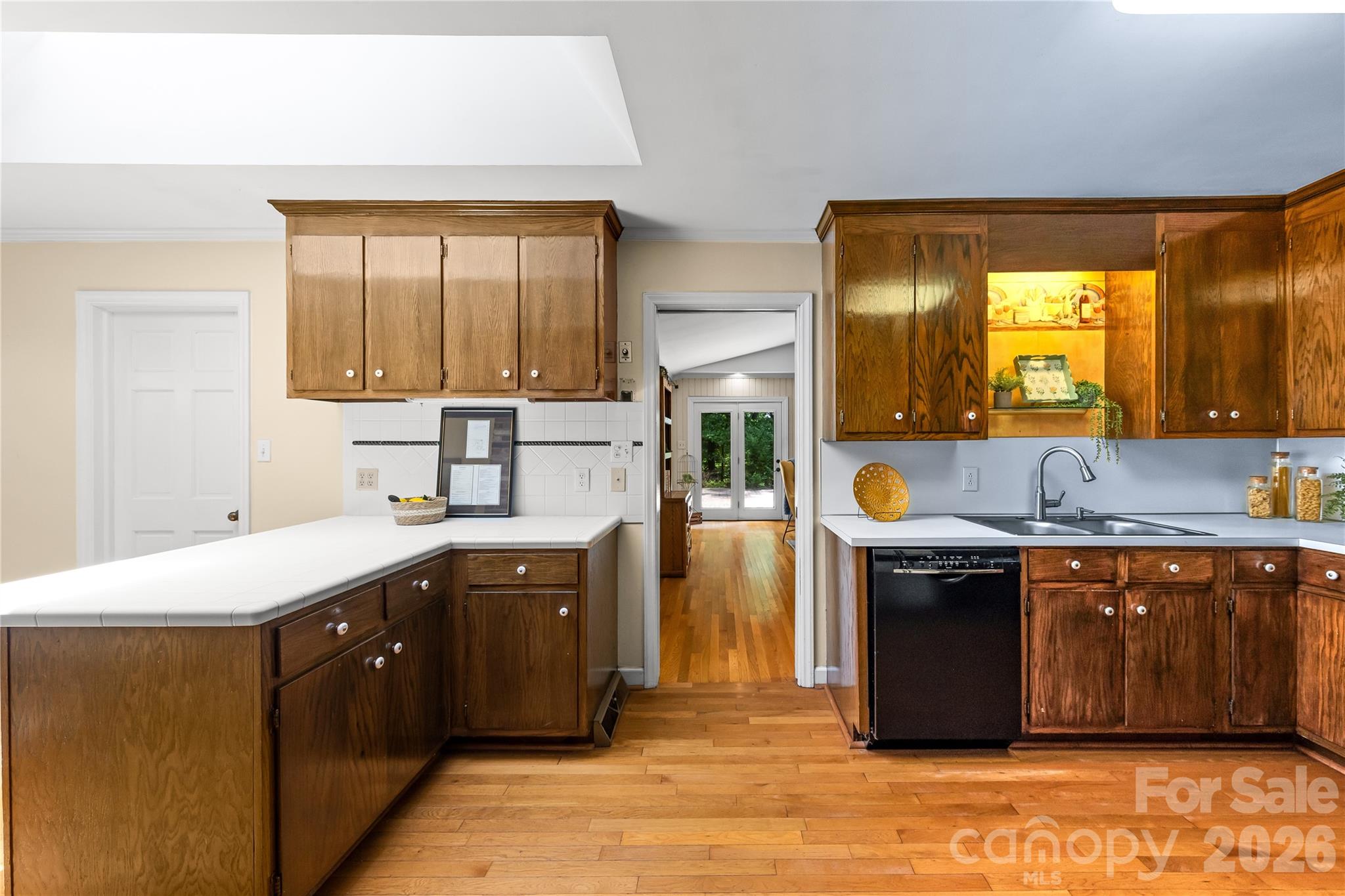 2038 Skyway Drive Property Photo 14