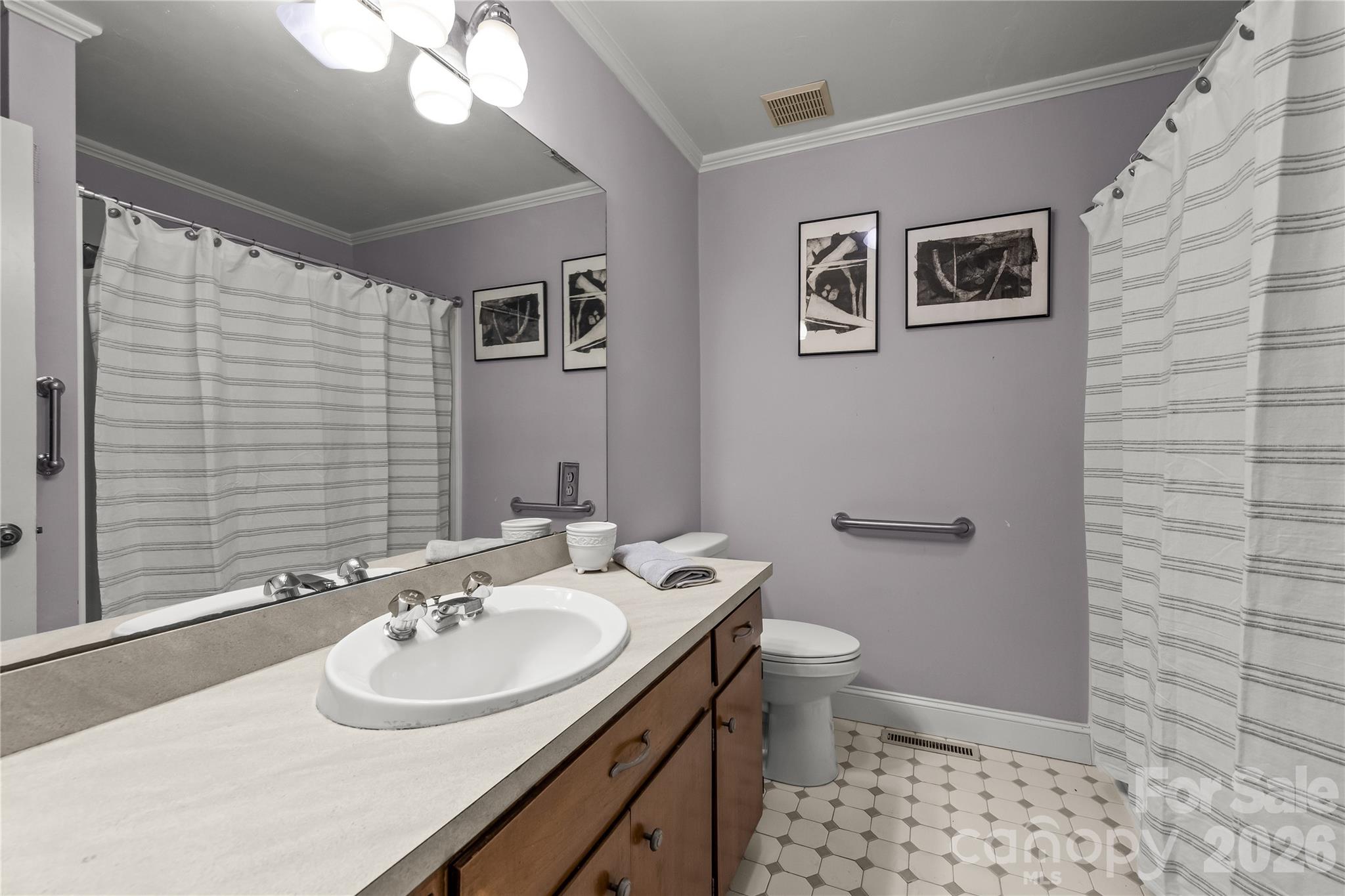 2038 Skyway Drive Property Photo 20