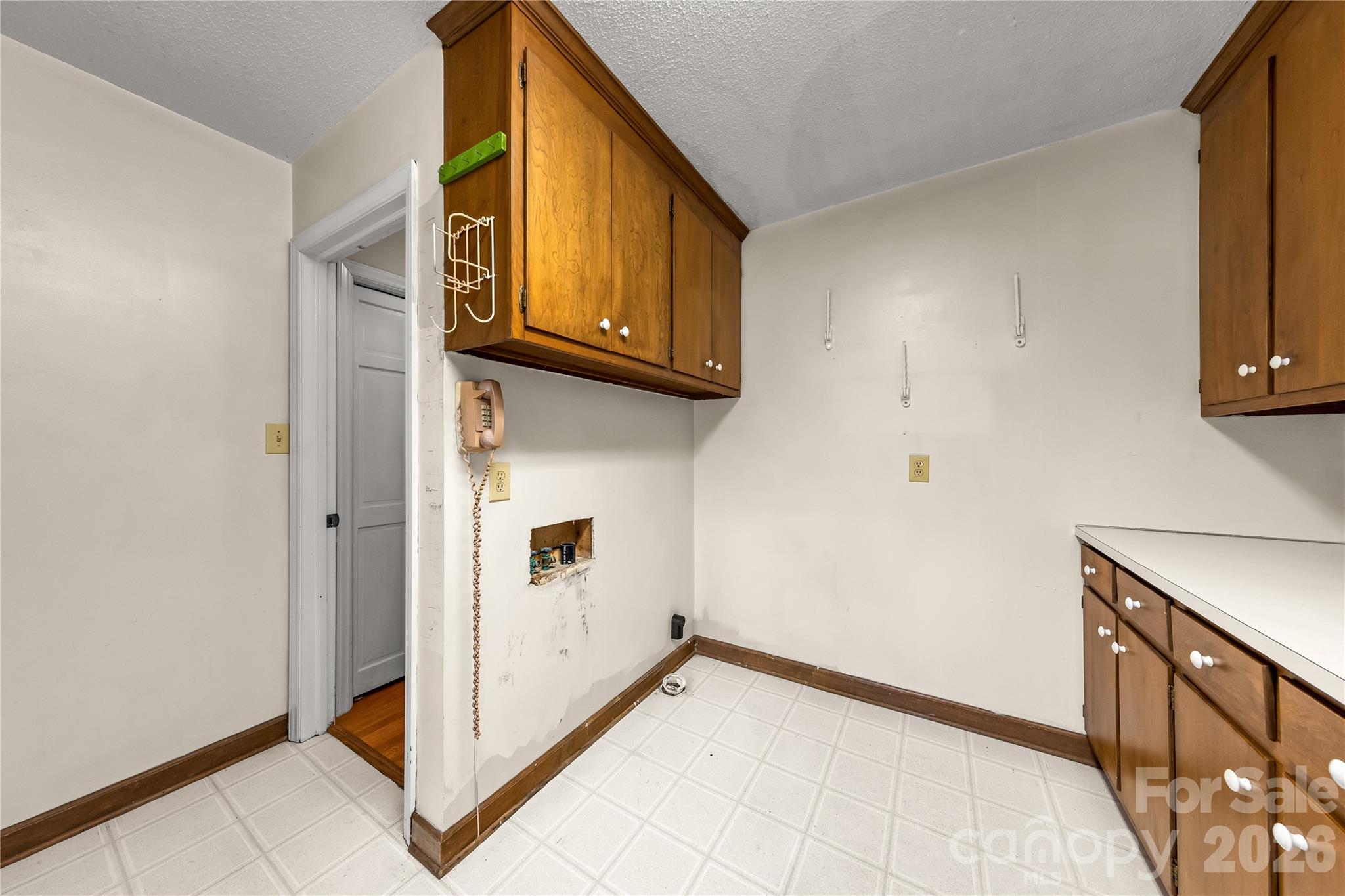 2038 Skyway Drive Property Photo 27