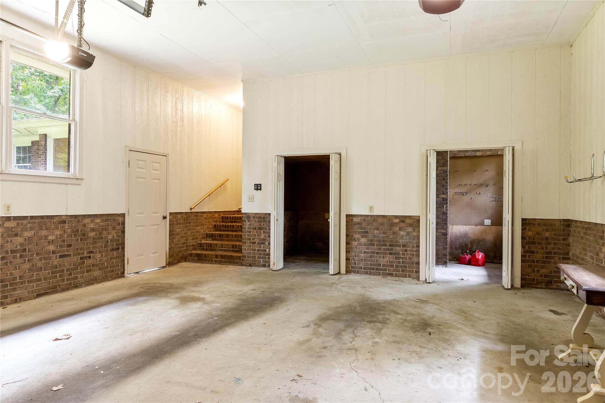 2038 Skyway Drive Property Photo 28