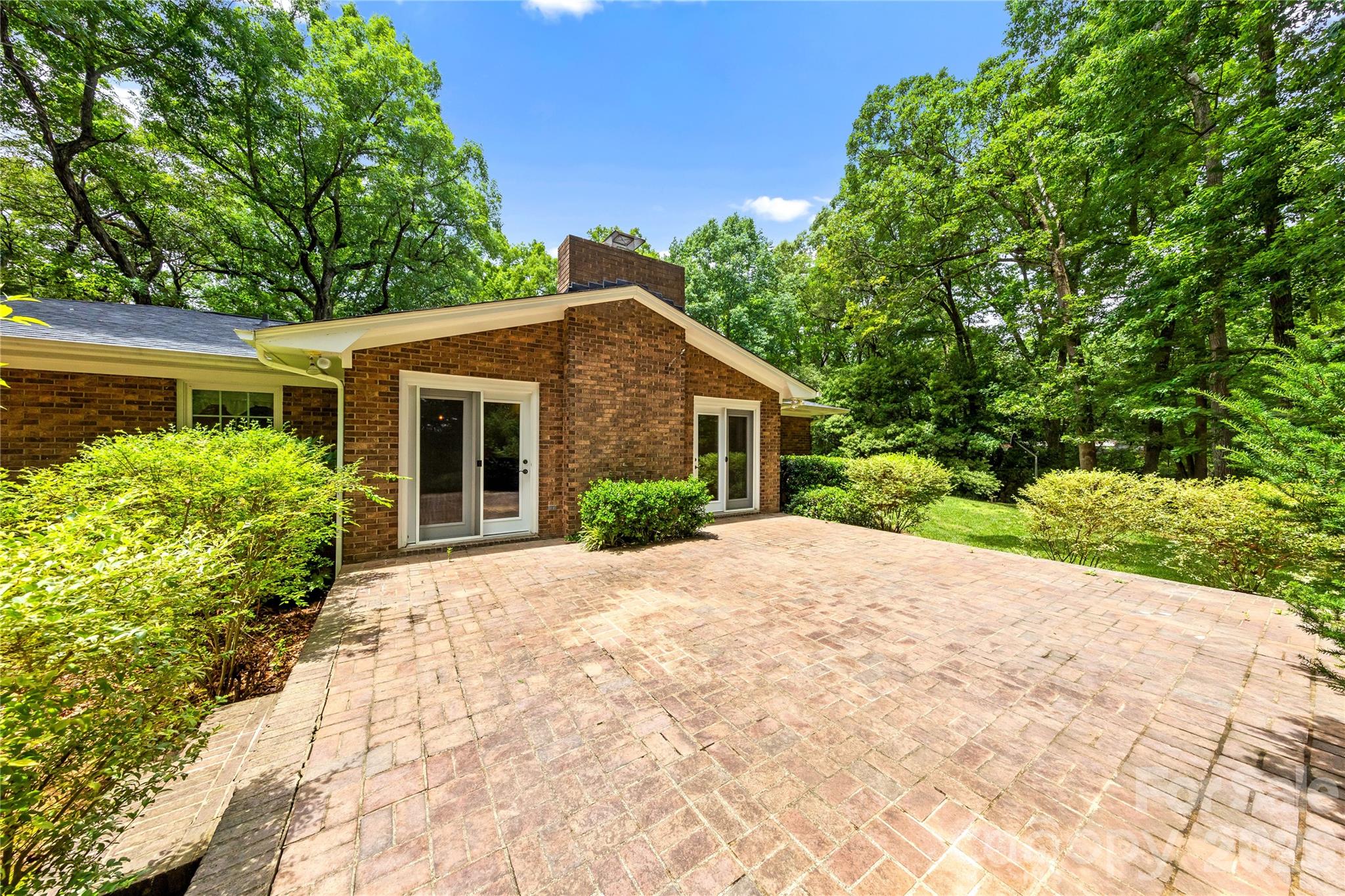 2038 Skyway Drive Property Photo 29