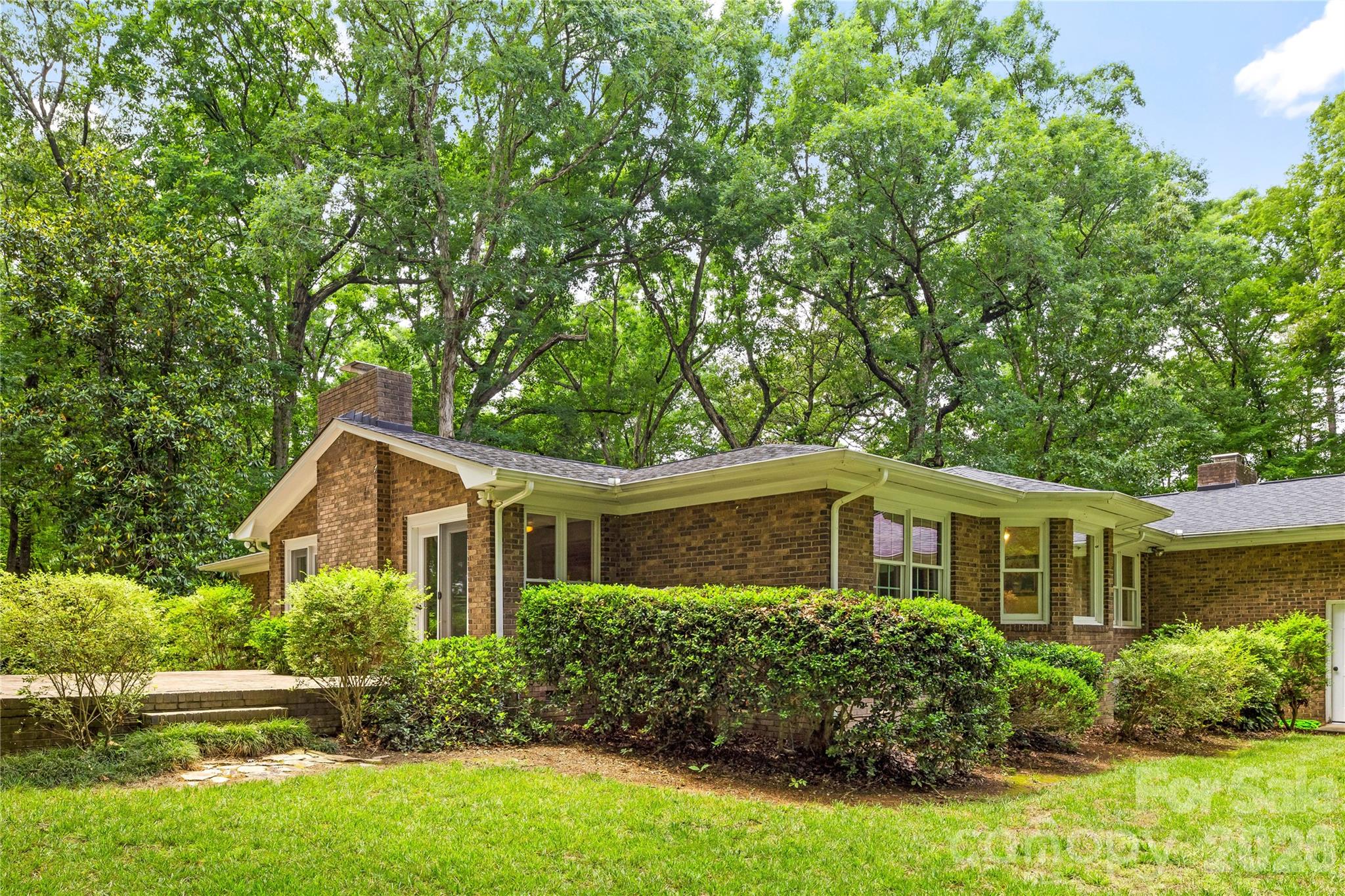 2038 Skyway Drive Property Photo 33