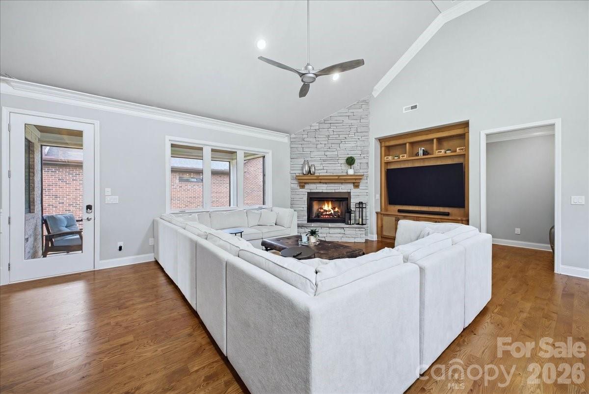 6095 Gold Springs Way Property Photo 11