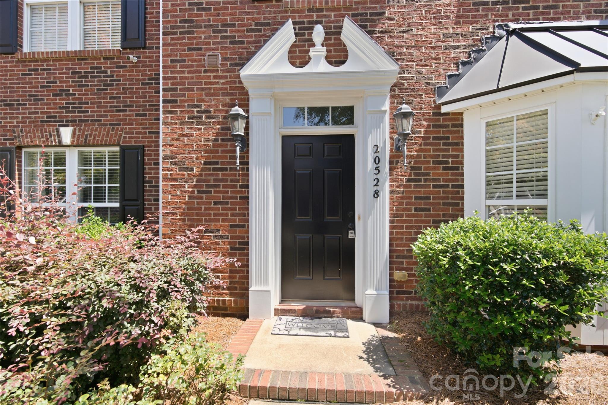 20528 Harbor View Drive Property Photo 5