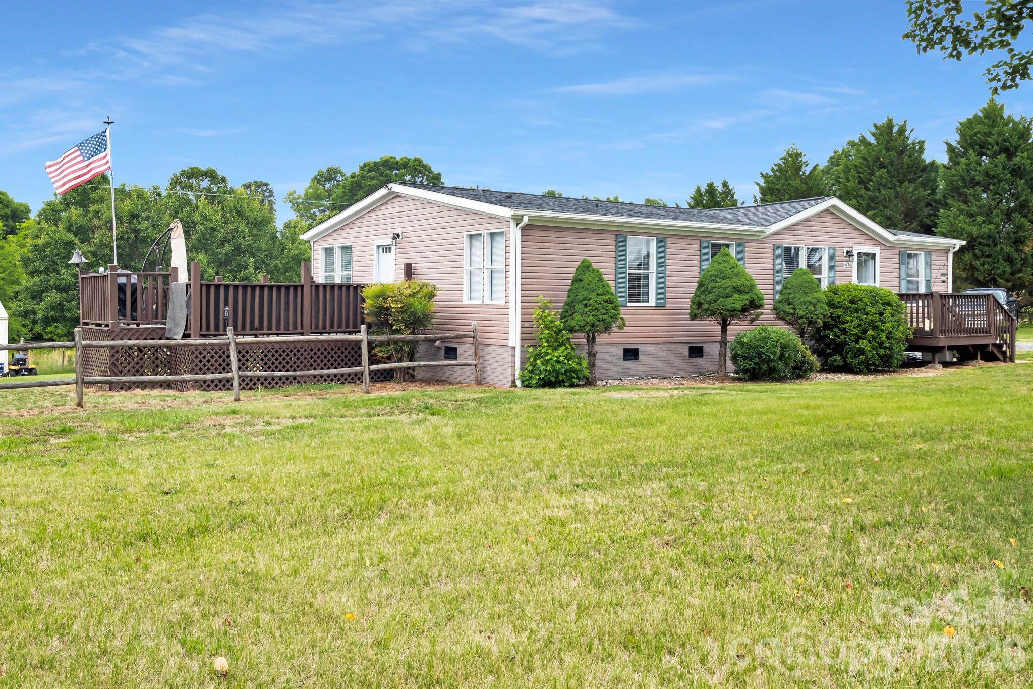 1677 Jennings Road Property Photo 3