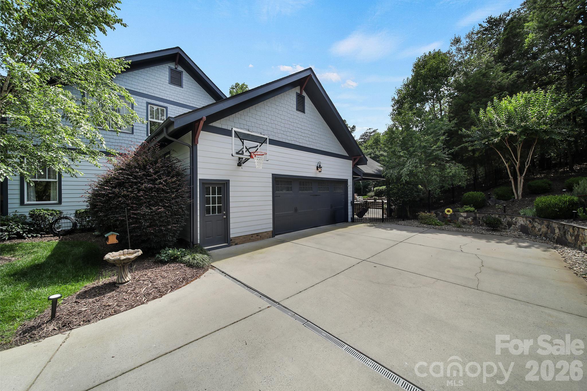 1075 Gardenia Street Property Photo 45