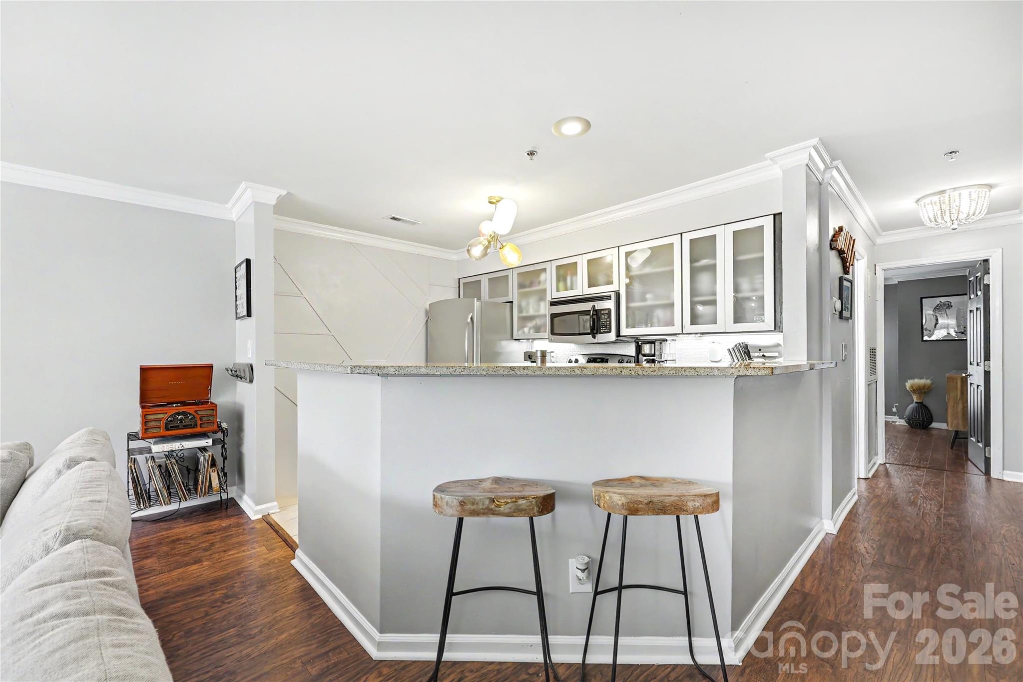517 N Graham Street 2d Property Photo 8