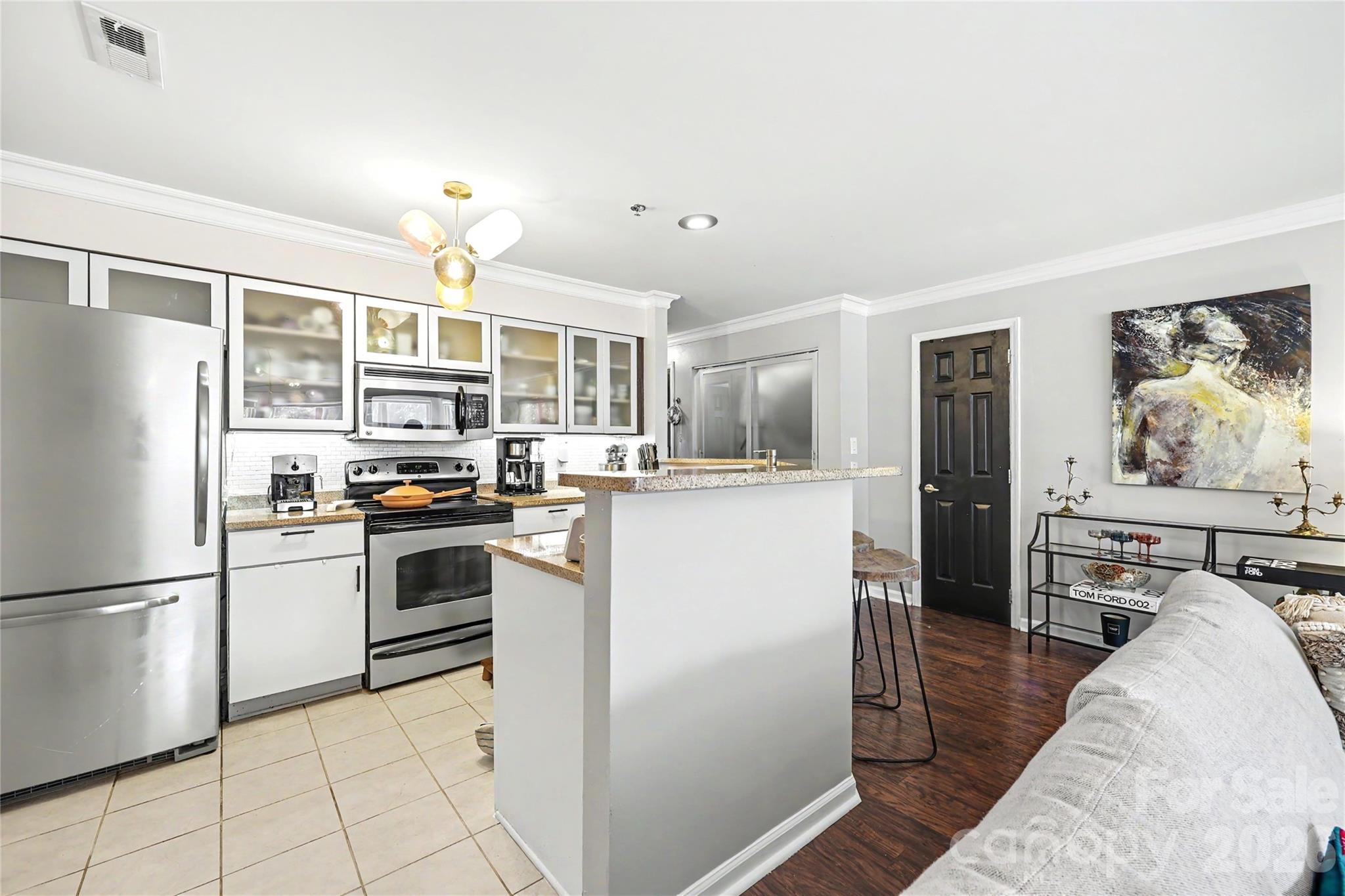 517 N Graham Street 2d Property Photo 9