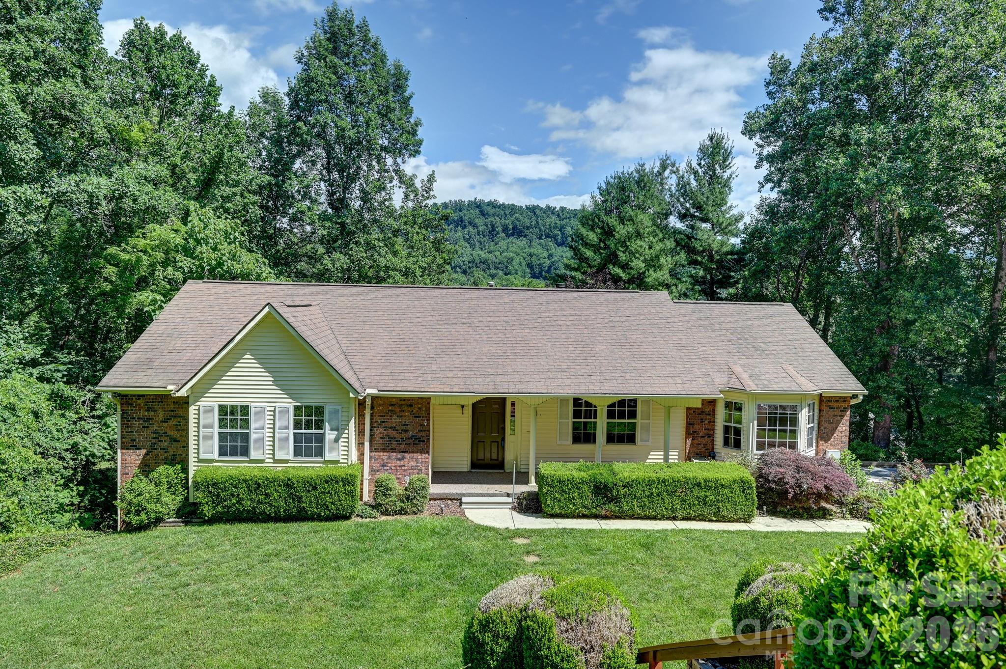31 Surrey Run Property Photo 1