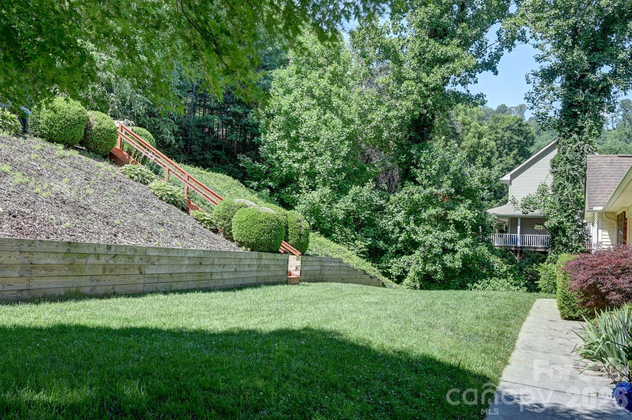 31 Surrey Run Property Photo 3