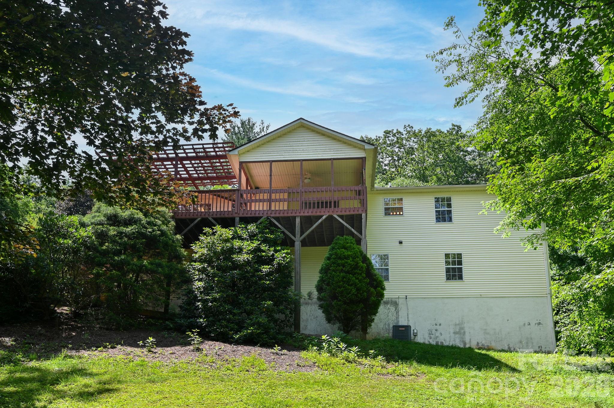 31 Surrey Run Property Photo 5