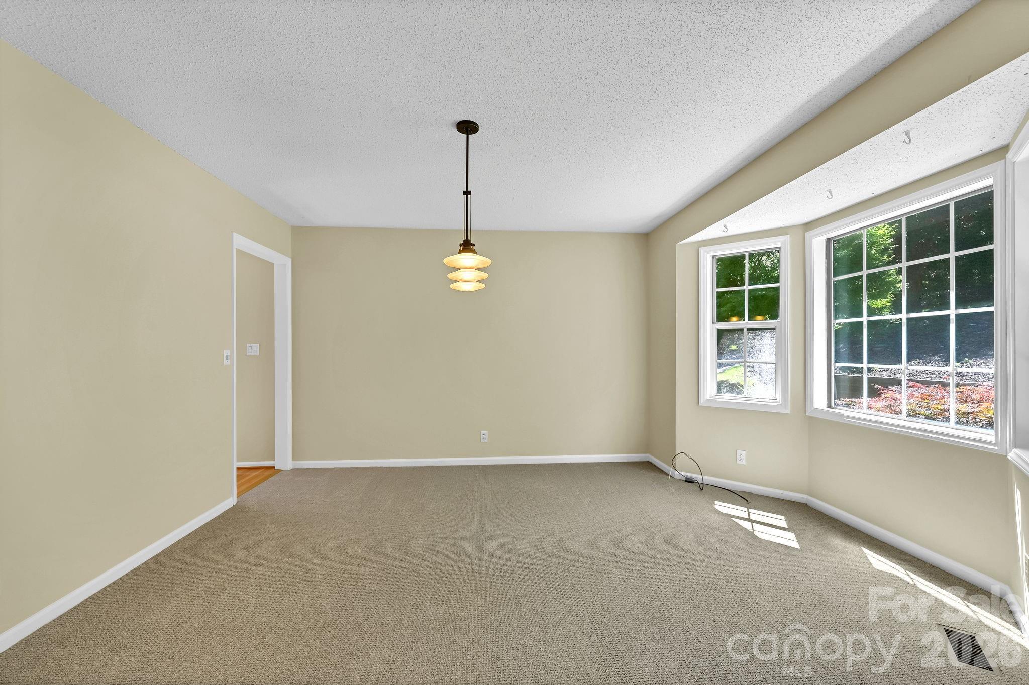 31 Surrey Run Property Photo 14