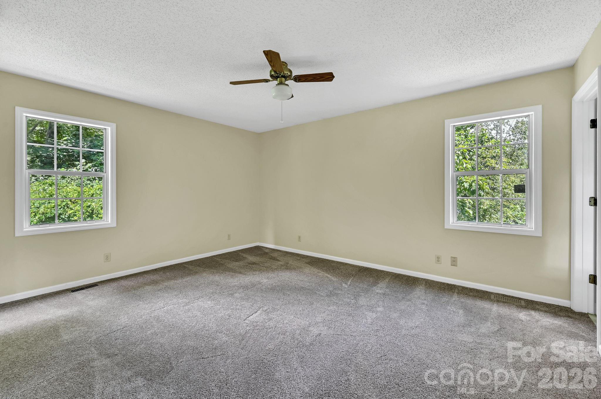 31 Surrey Run Property Photo 24