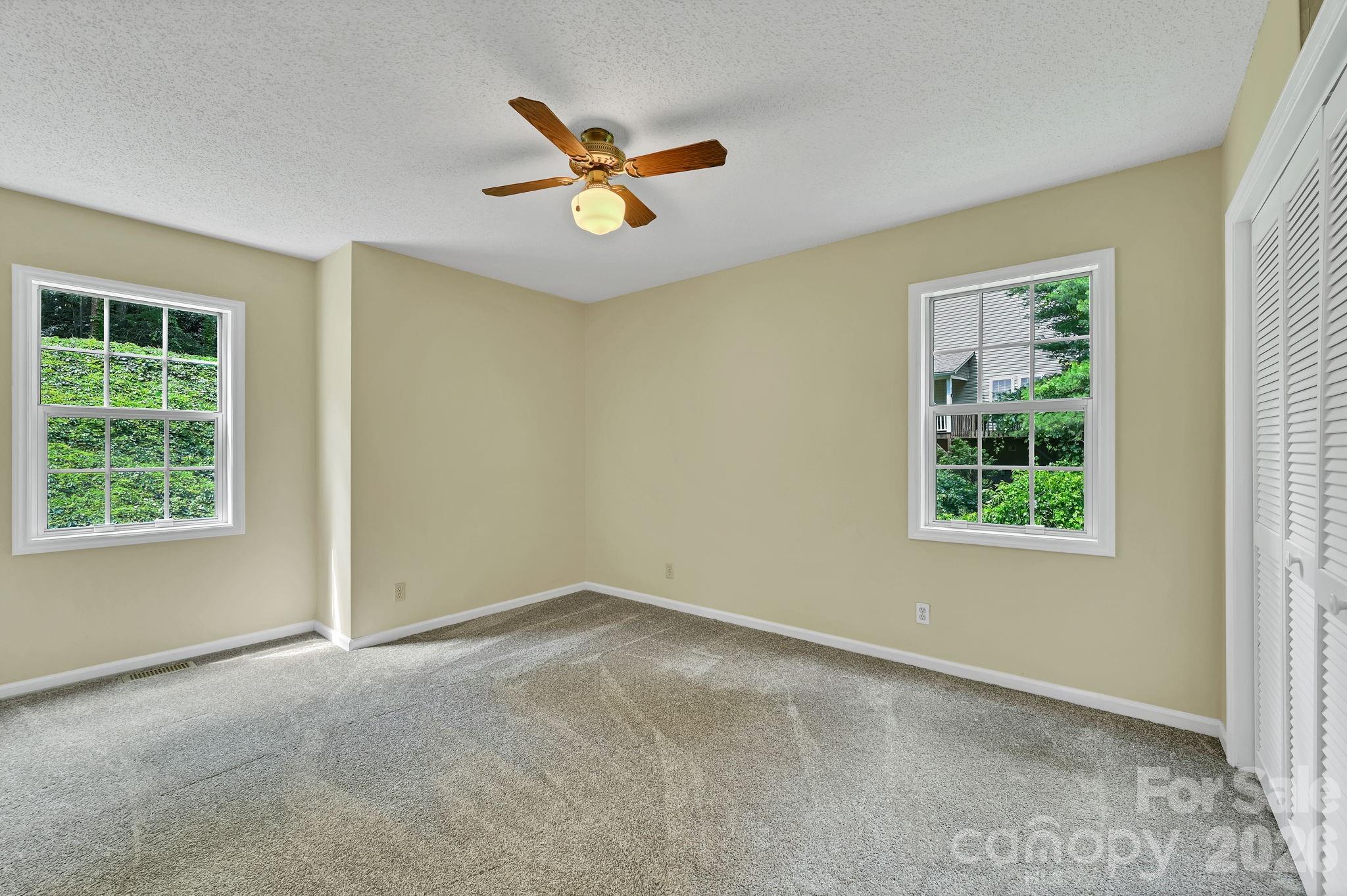 31 Surrey Run Property Photo 27