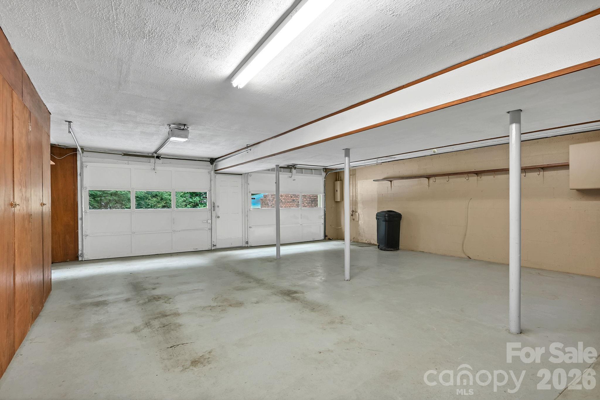 31 Surrey Run Property Photo 36