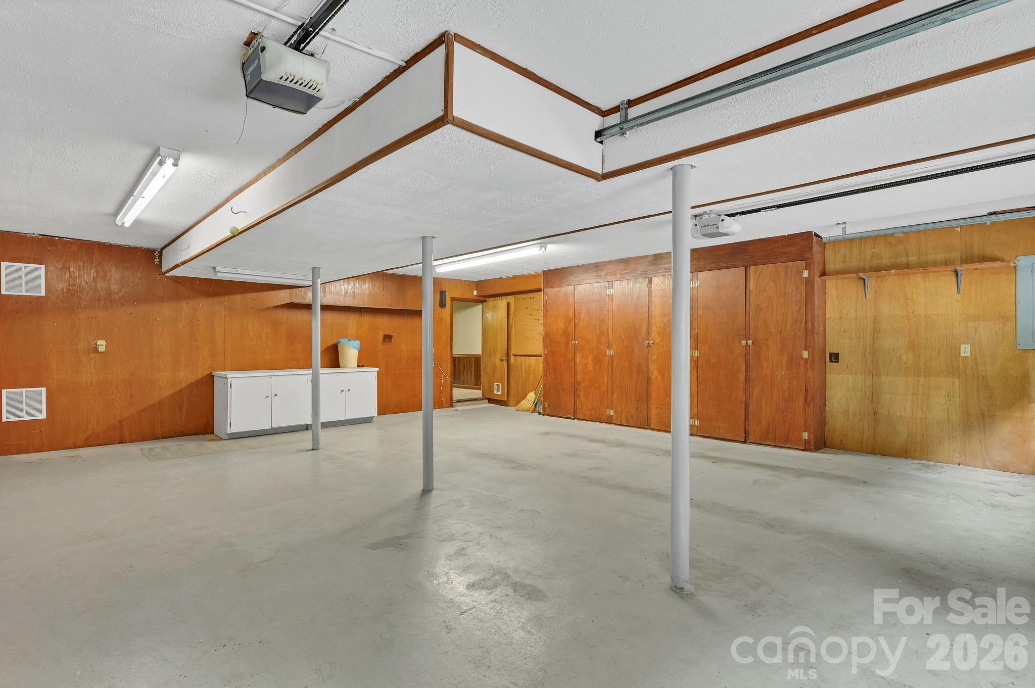 31 Surrey Run Property Photo 37
