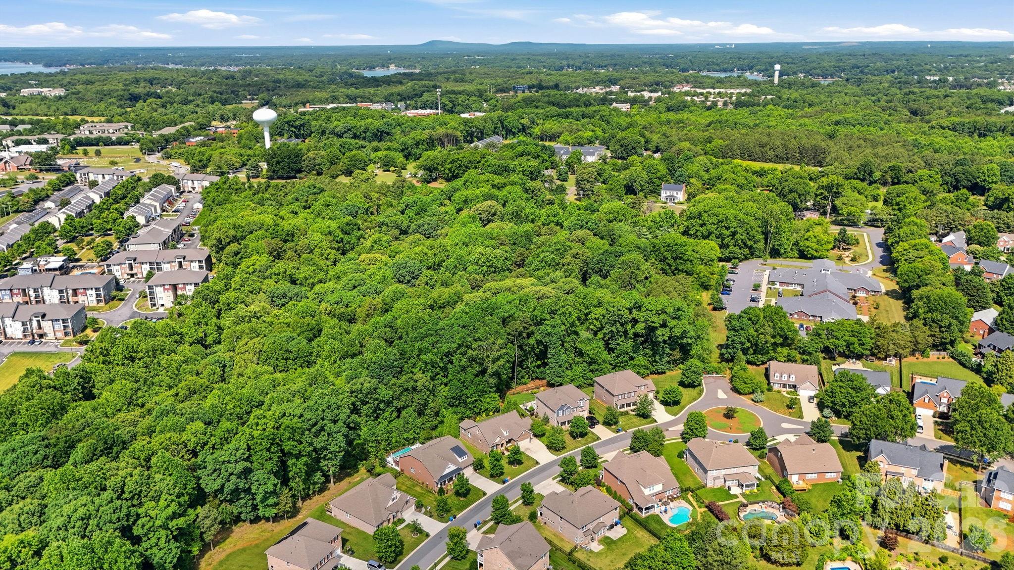 1321 Mecklenburg Highway Property Photo 10