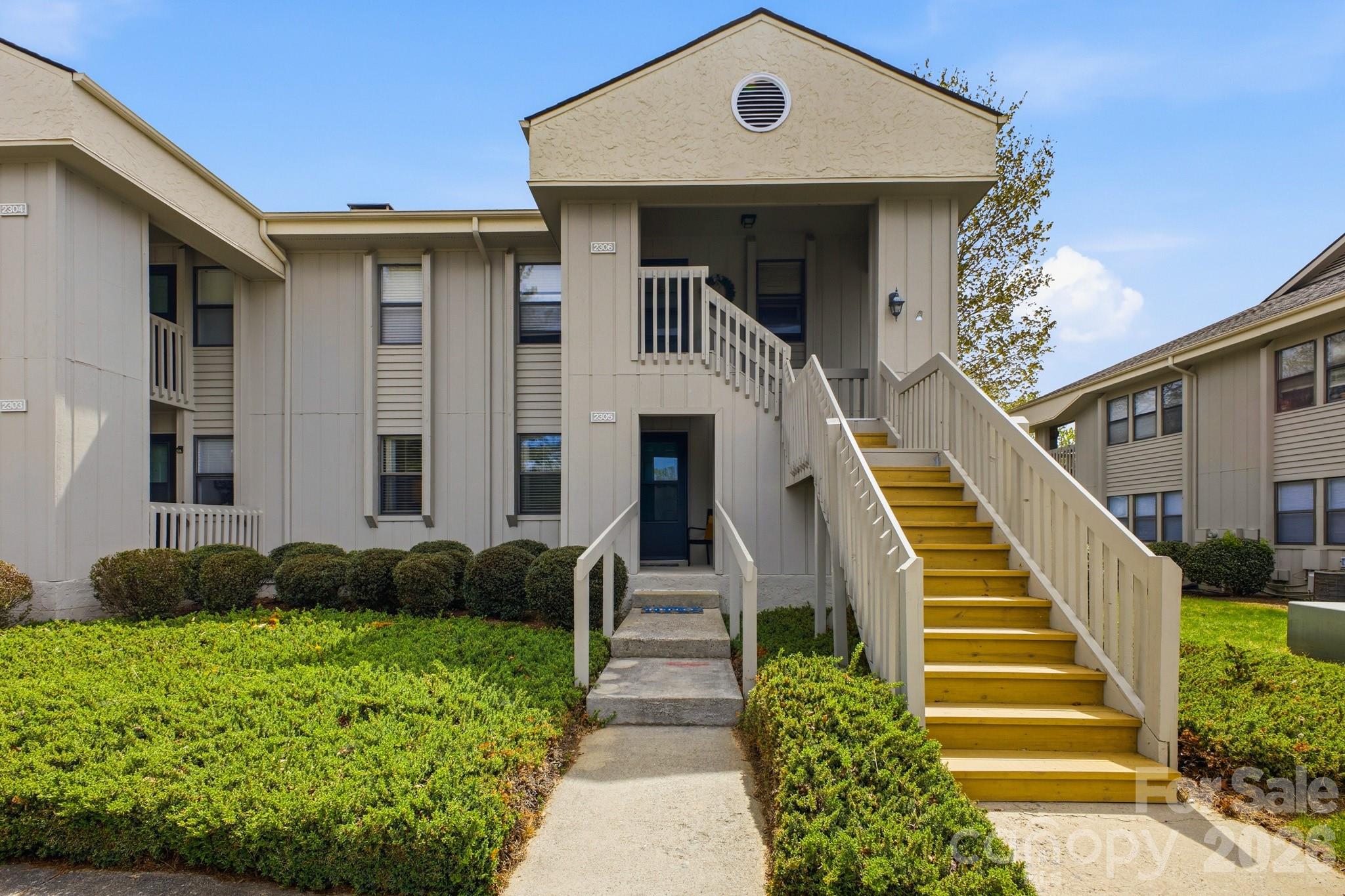 2305 Abbey Circle Property Photo 1