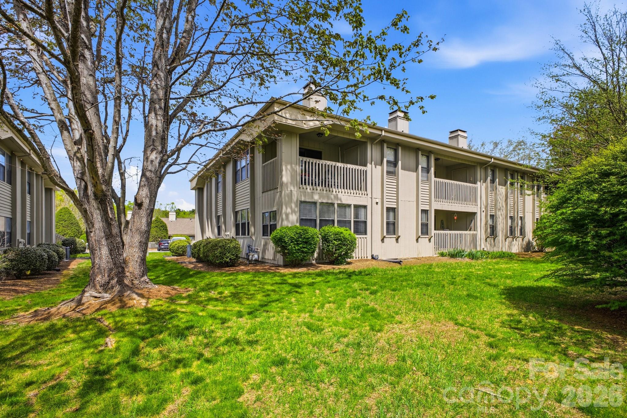 2305 Abbey Circle Property Photo 2