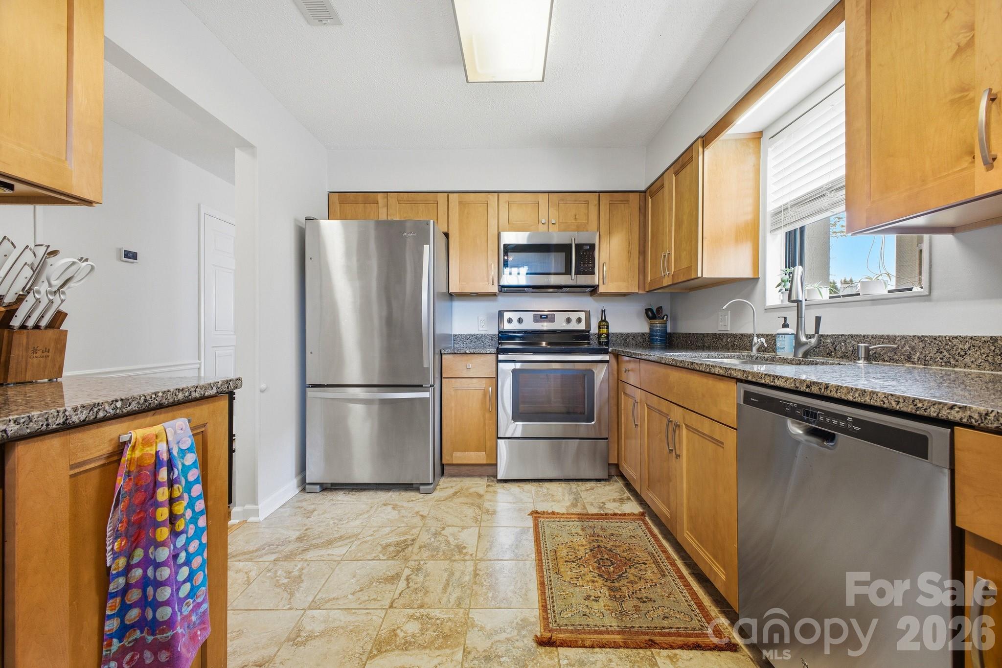 2305 Abbey Circle Property Photo 5