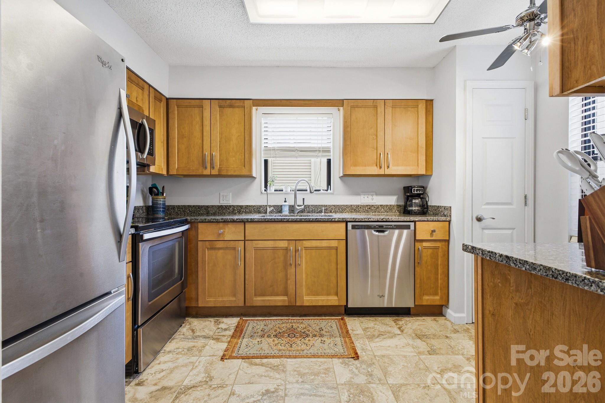 2305 Abbey Circle Property Photo 6