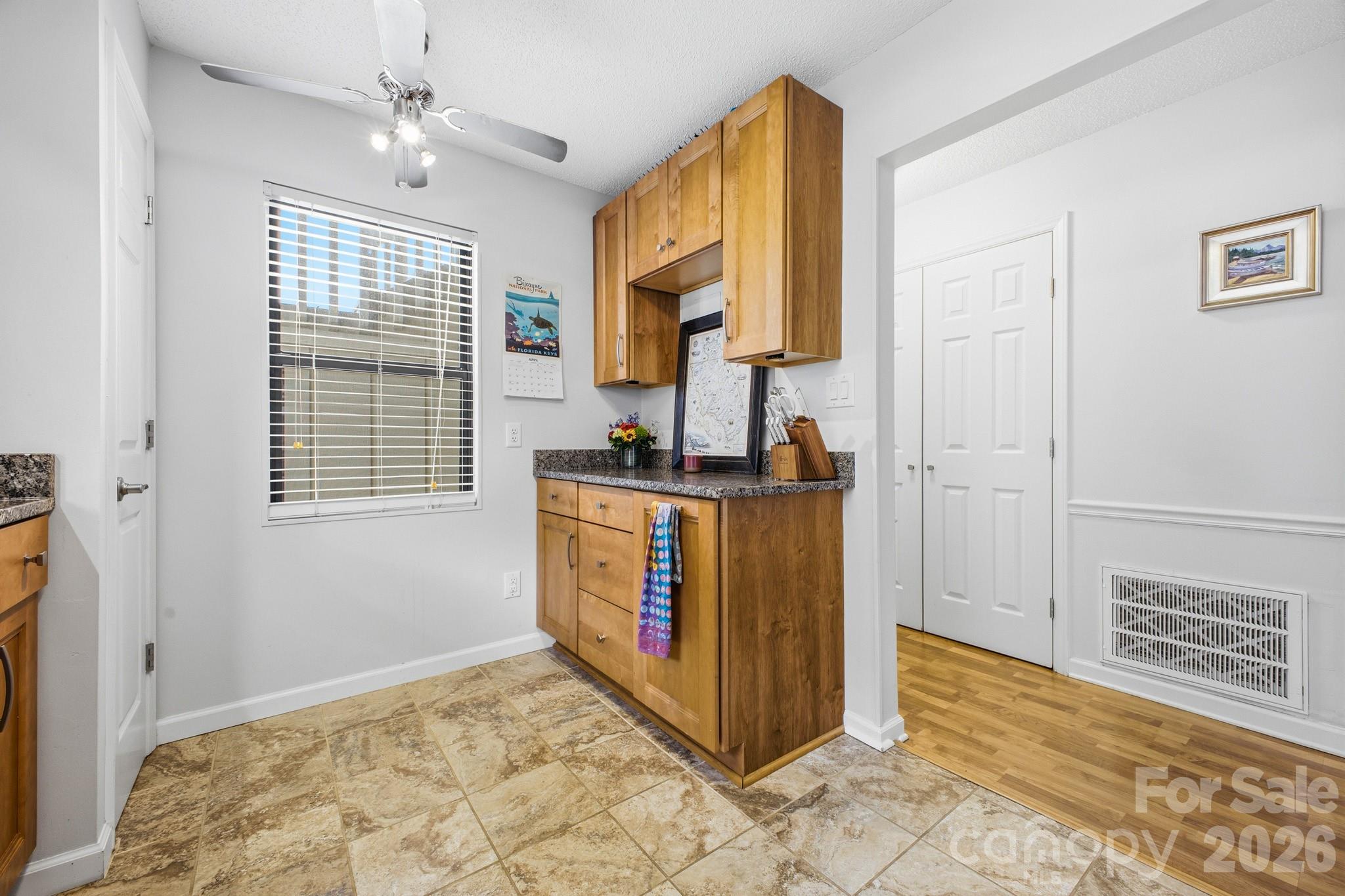 2305 Abbey Circle Property Photo 7