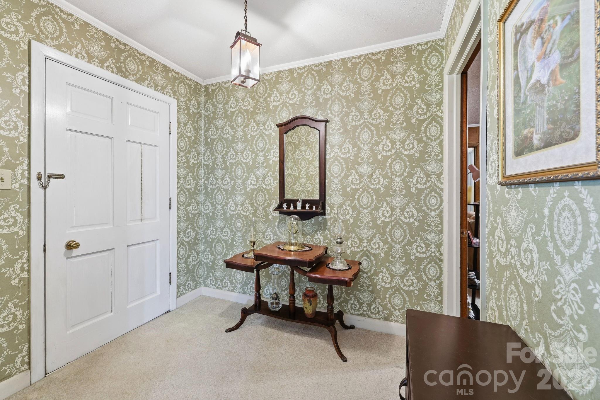 401 White Oaks Drive Property Photo 6