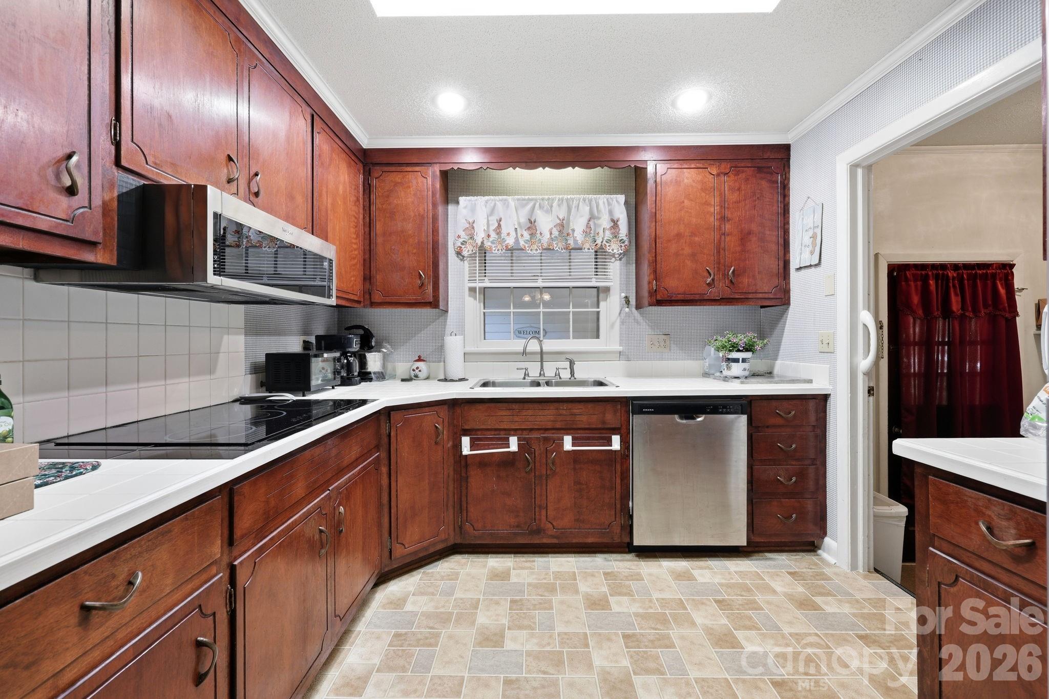 401 White Oaks Drive Property Photo 7