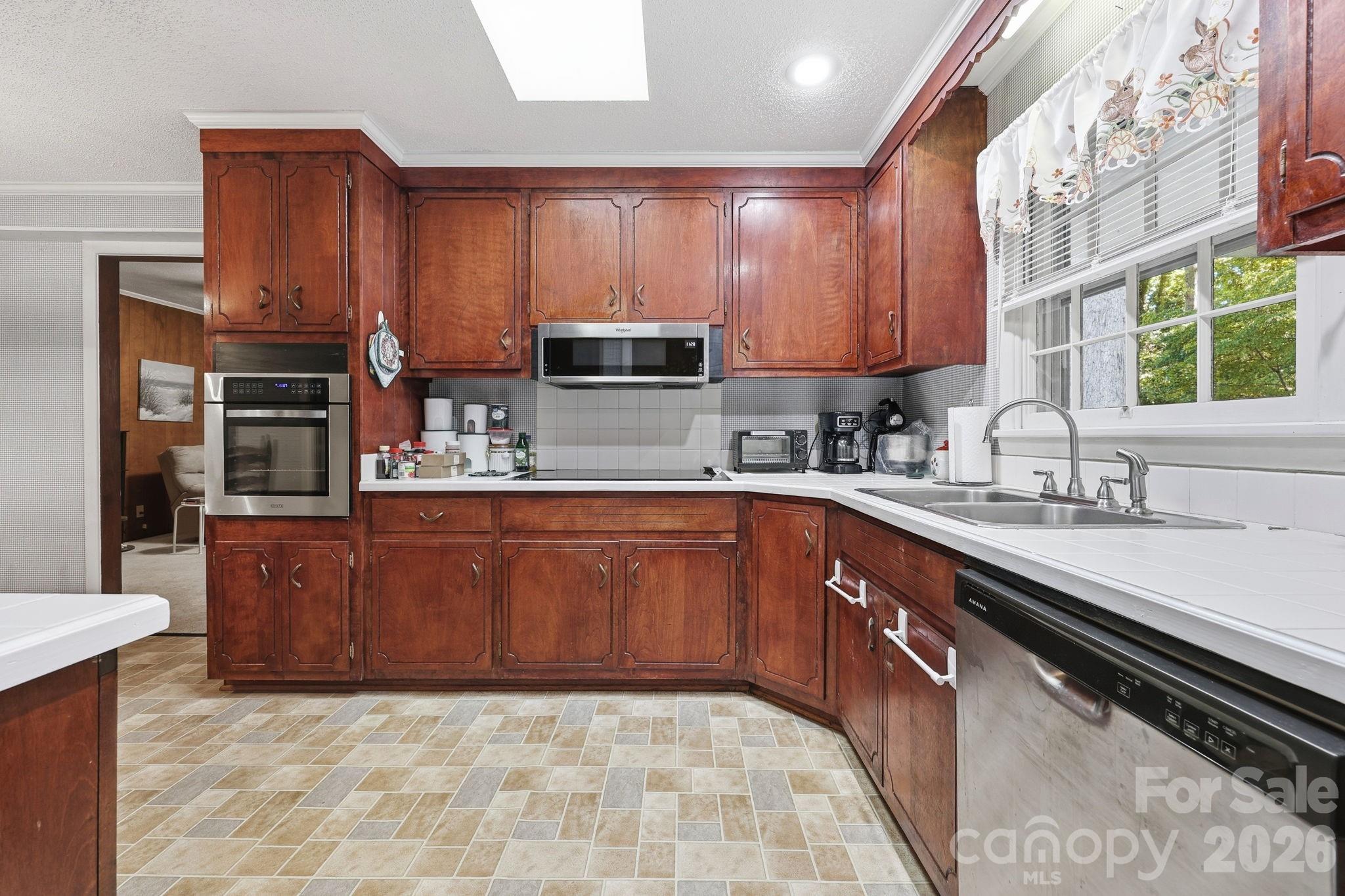 401 White Oaks Drive Property Photo 8
