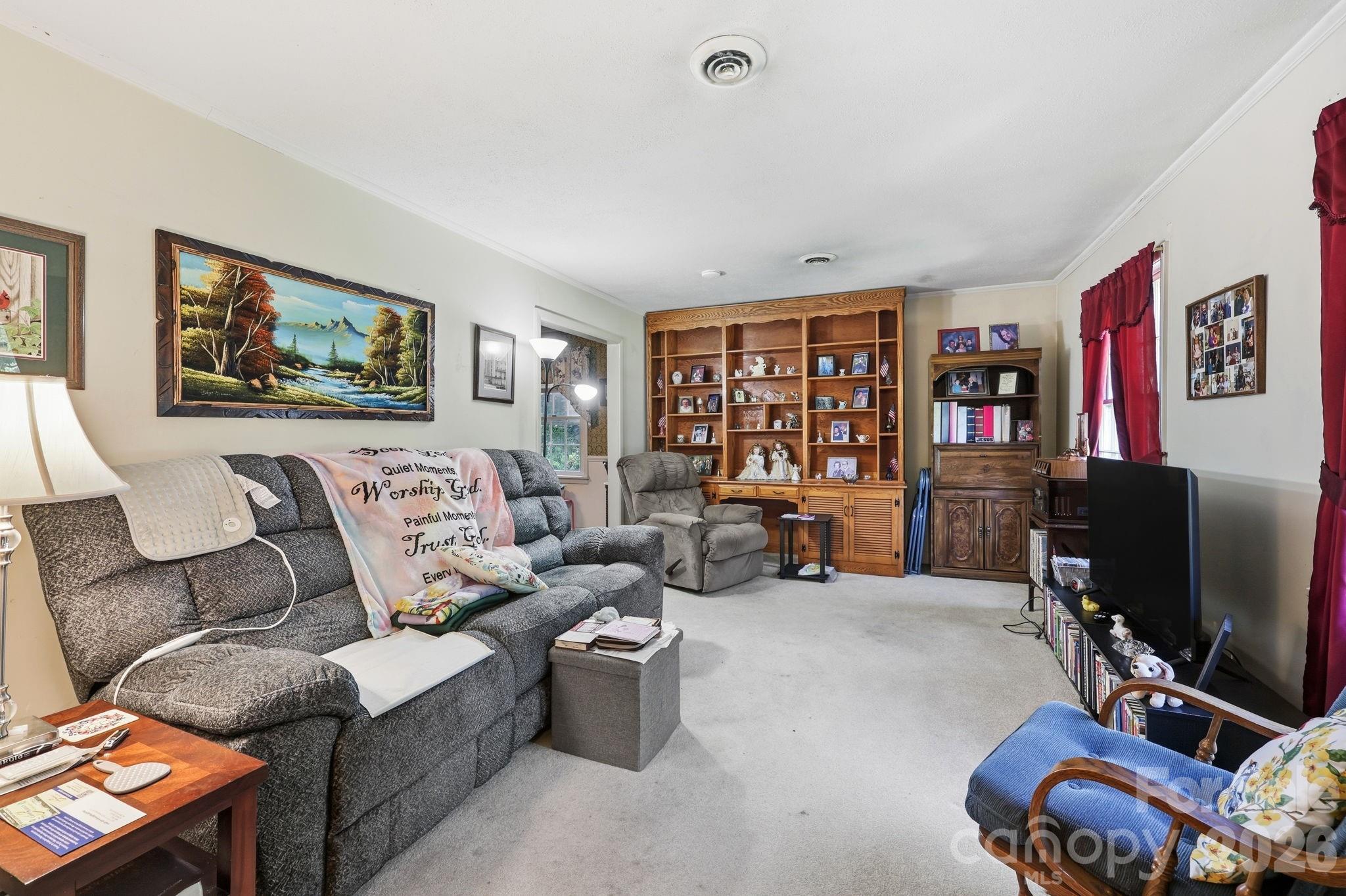 401 White Oaks Drive Property Photo 12