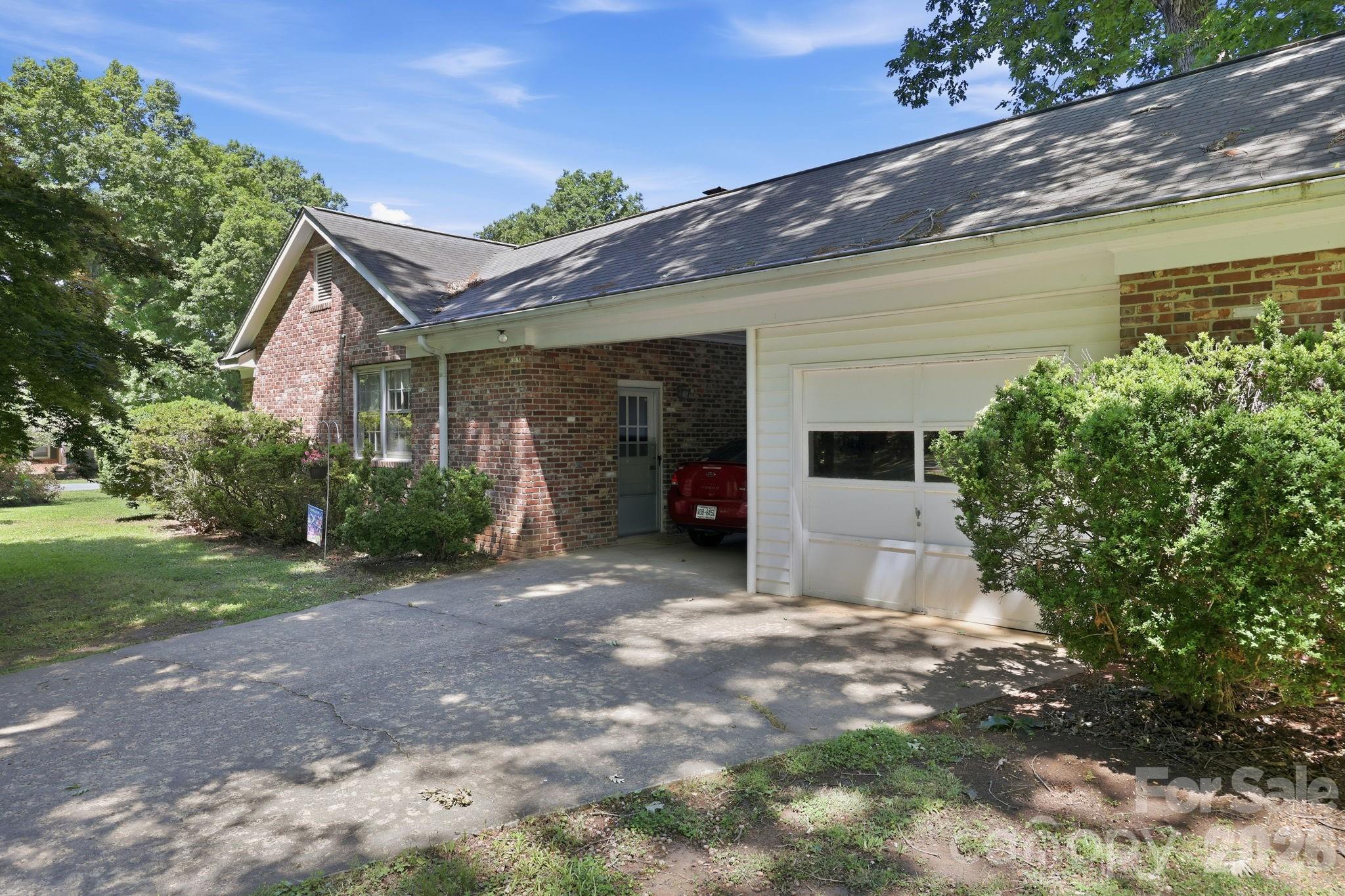 401 White Oaks Drive Property Photo 16