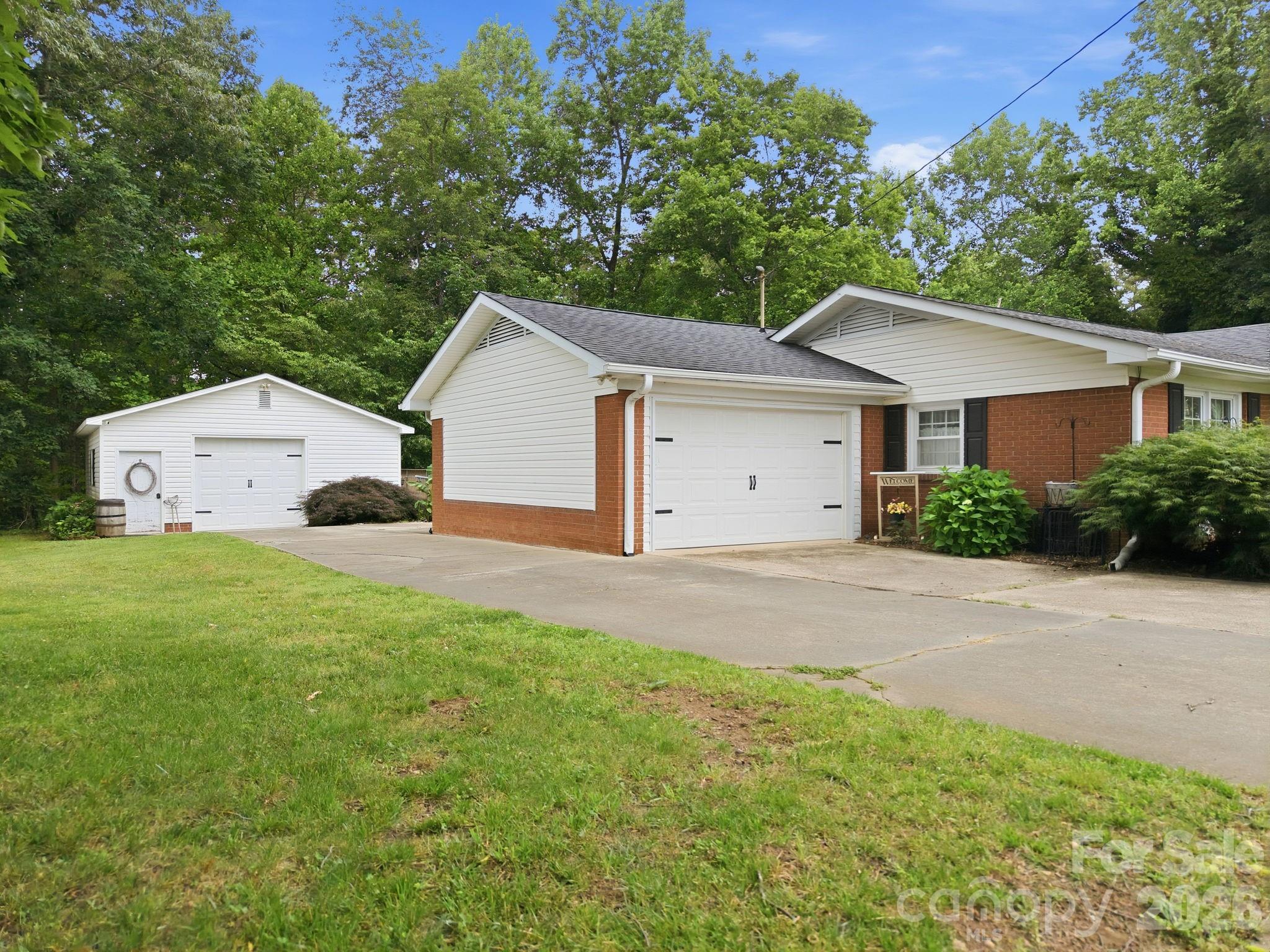 805 Pine Hill Drive Property Photo 5