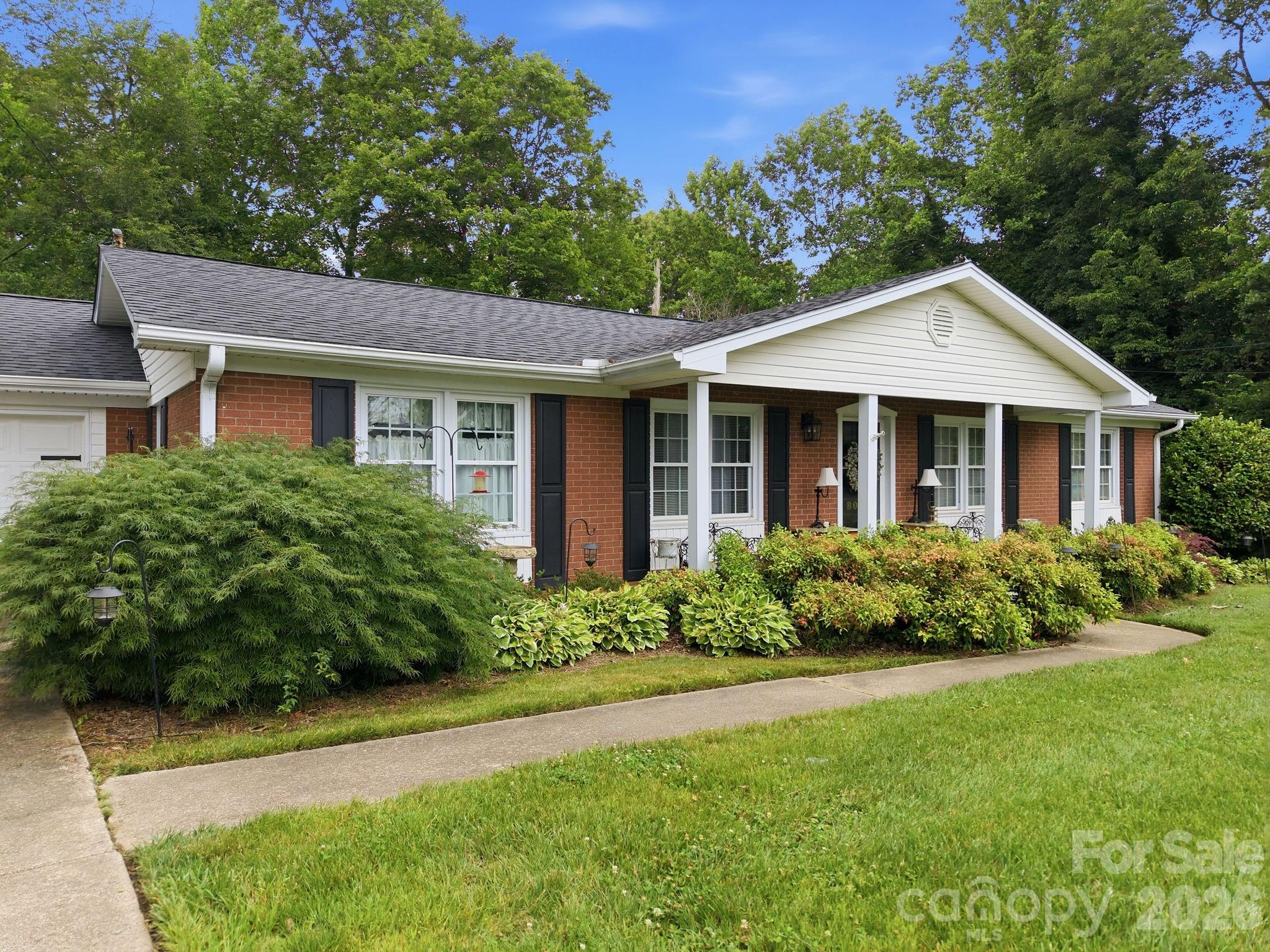 805 Pine Hill Drive Property Photo 6
