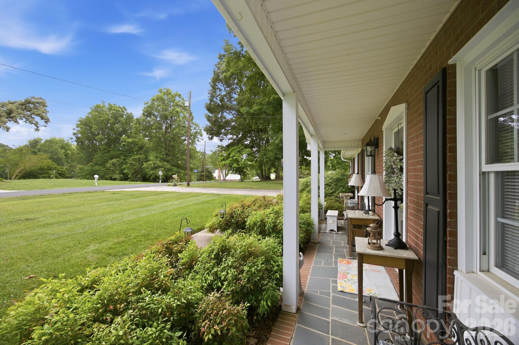 805 Pine Hill Drive Property Photo 8