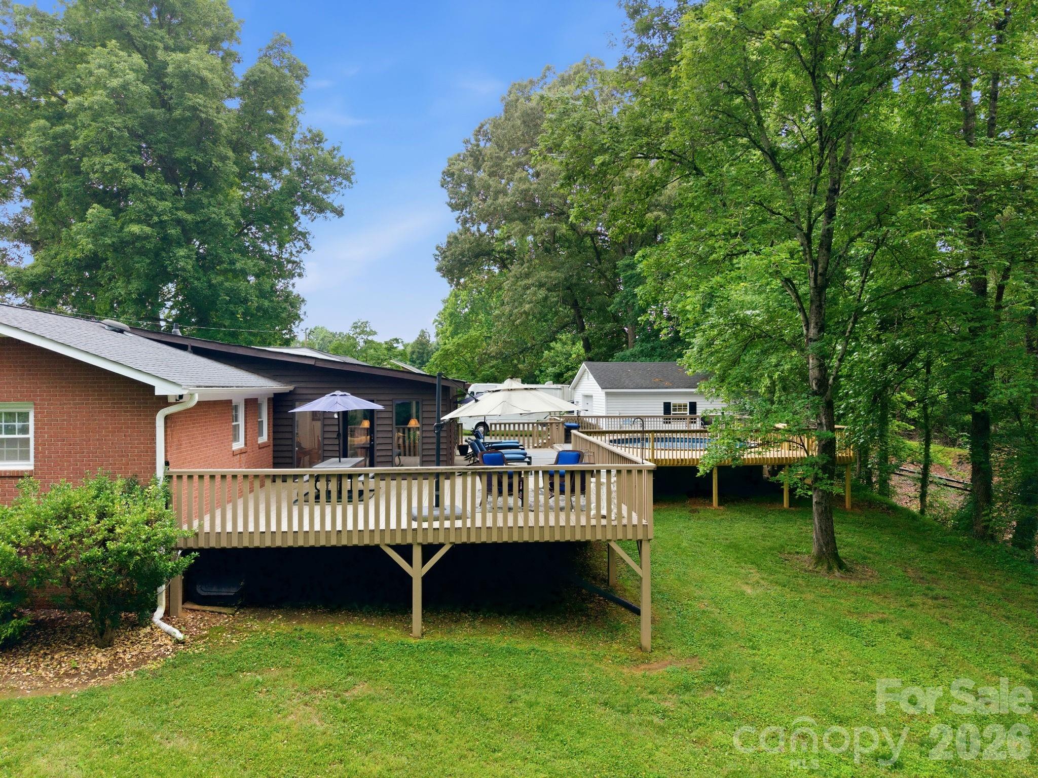 805 Pine Hill Drive Property Photo 42