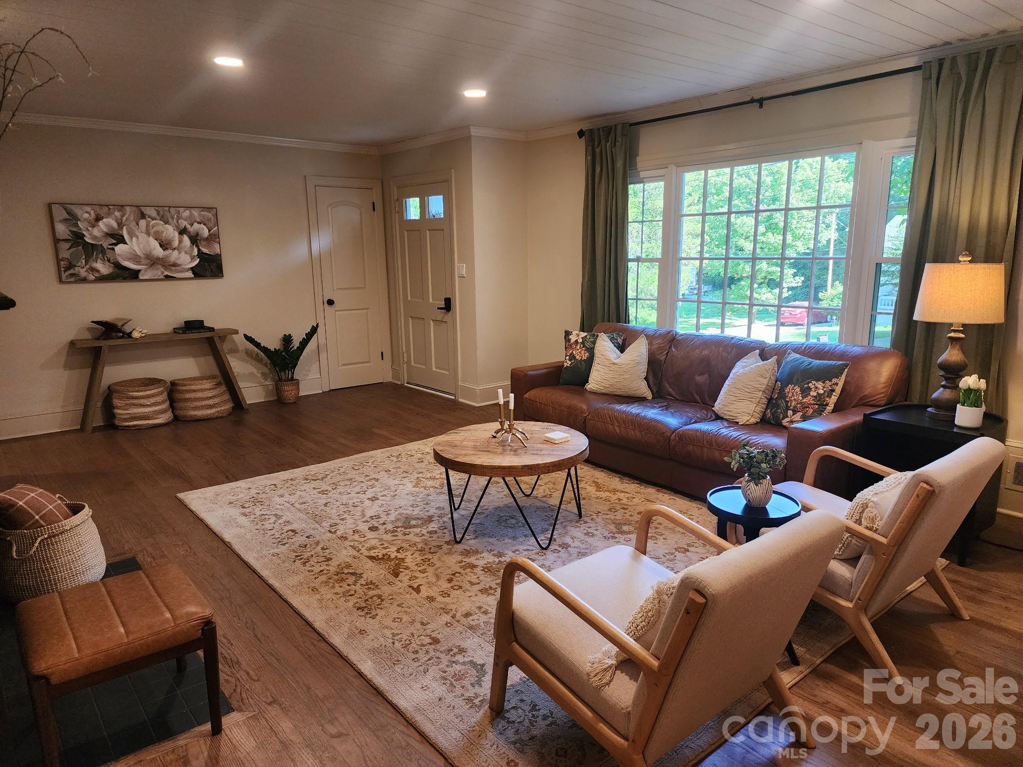 616 E Oakwood Avenue Property Photo 3