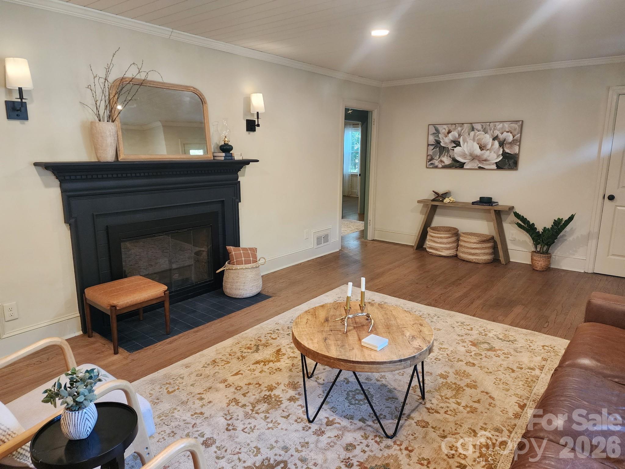 616 E Oakwood Avenue Property Photo 4
