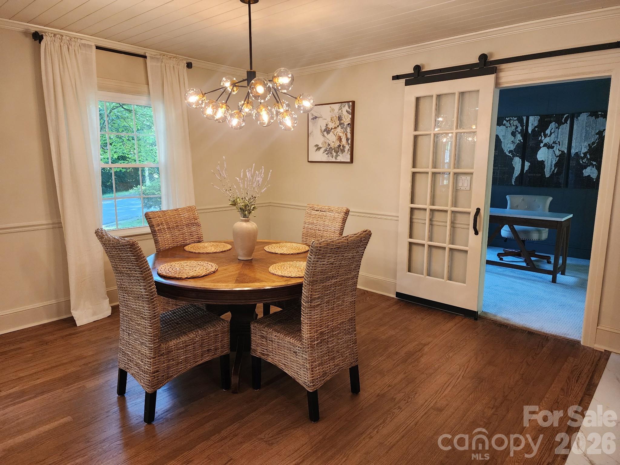 616 E Oakwood Avenue Property Photo 6