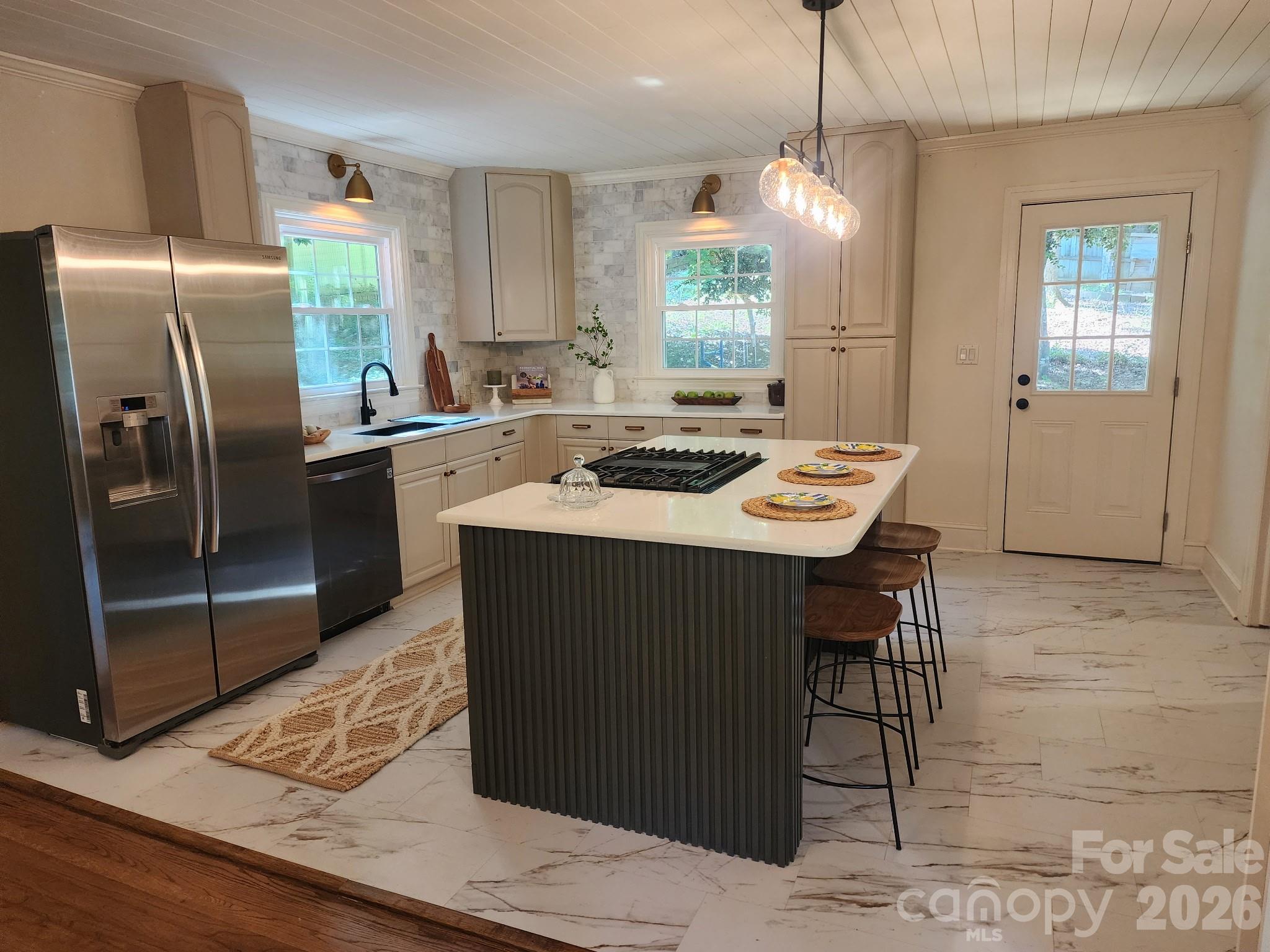 616 E Oakwood Avenue Property Photo 9