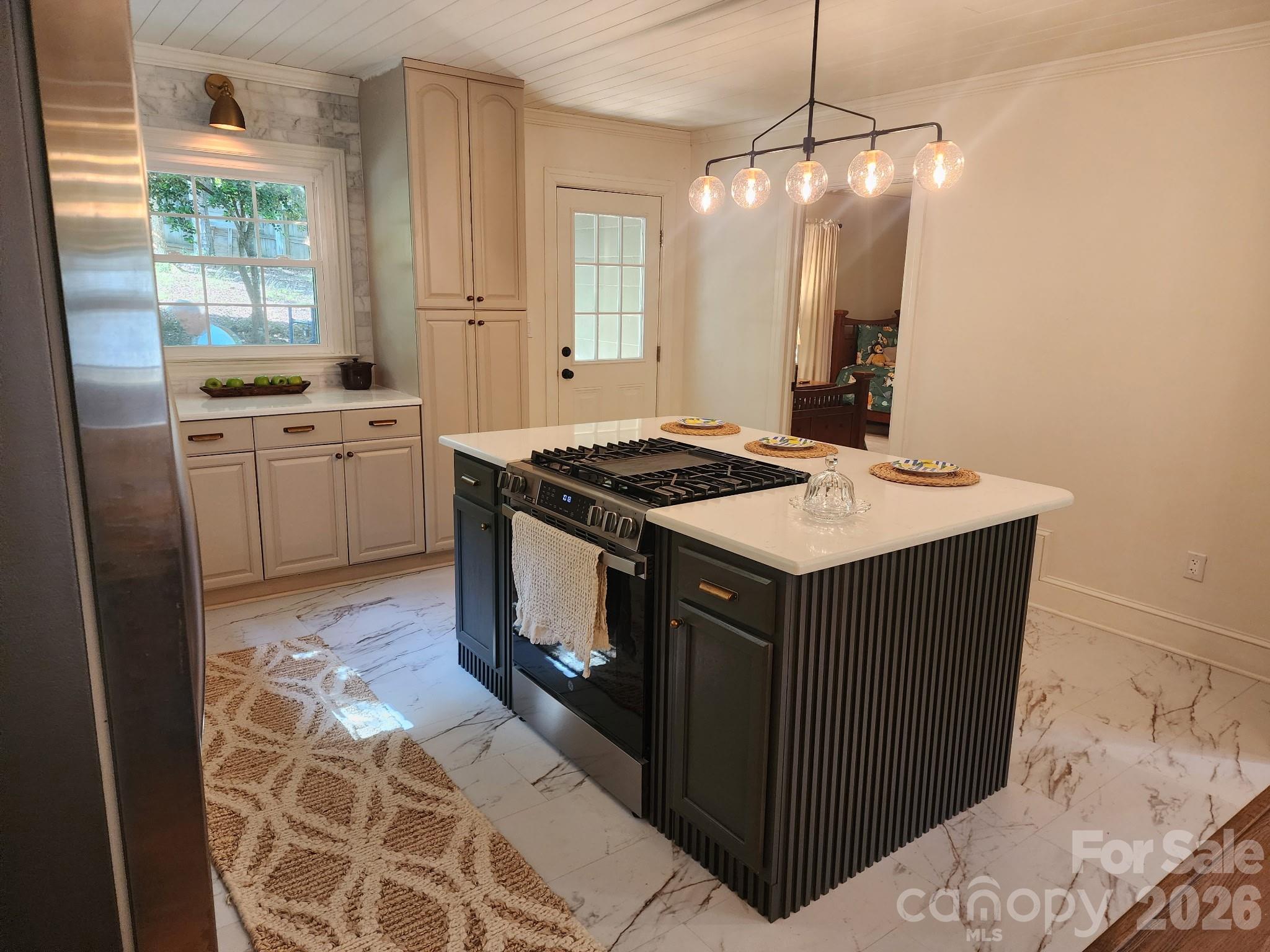616 E Oakwood Avenue Property Photo 10