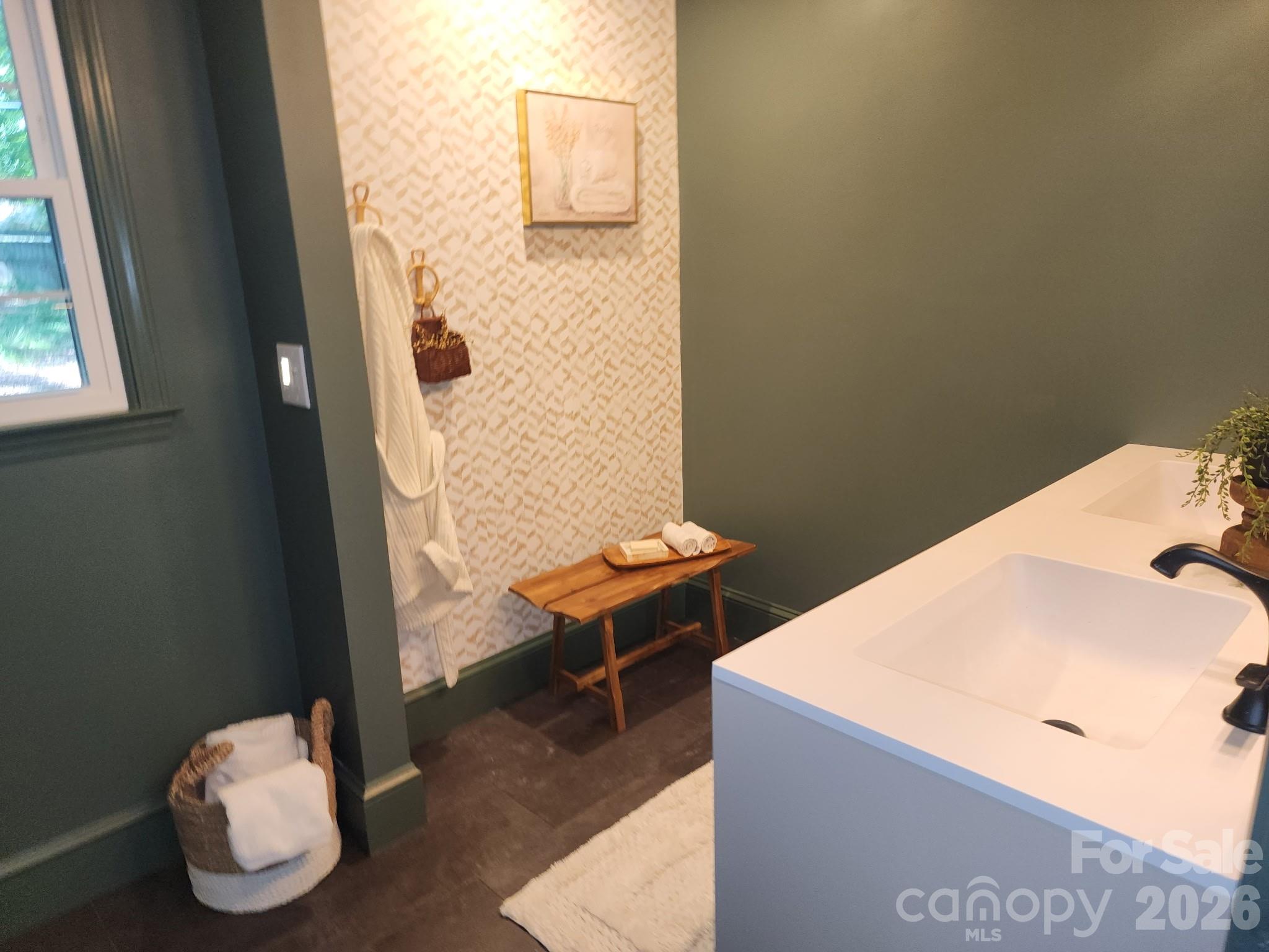 616 E Oakwood Avenue Property Photo 18
