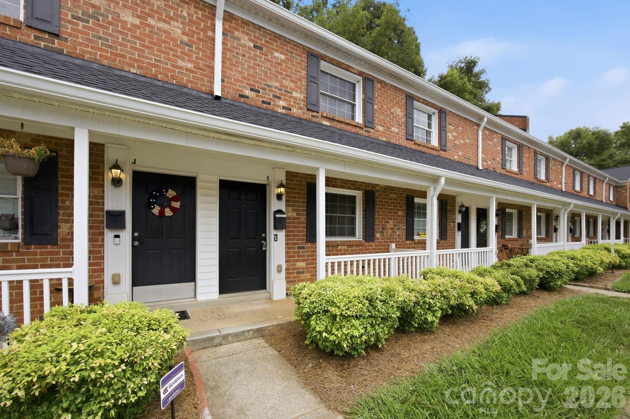 1215 Green Oaks Lane I Property Photo 5